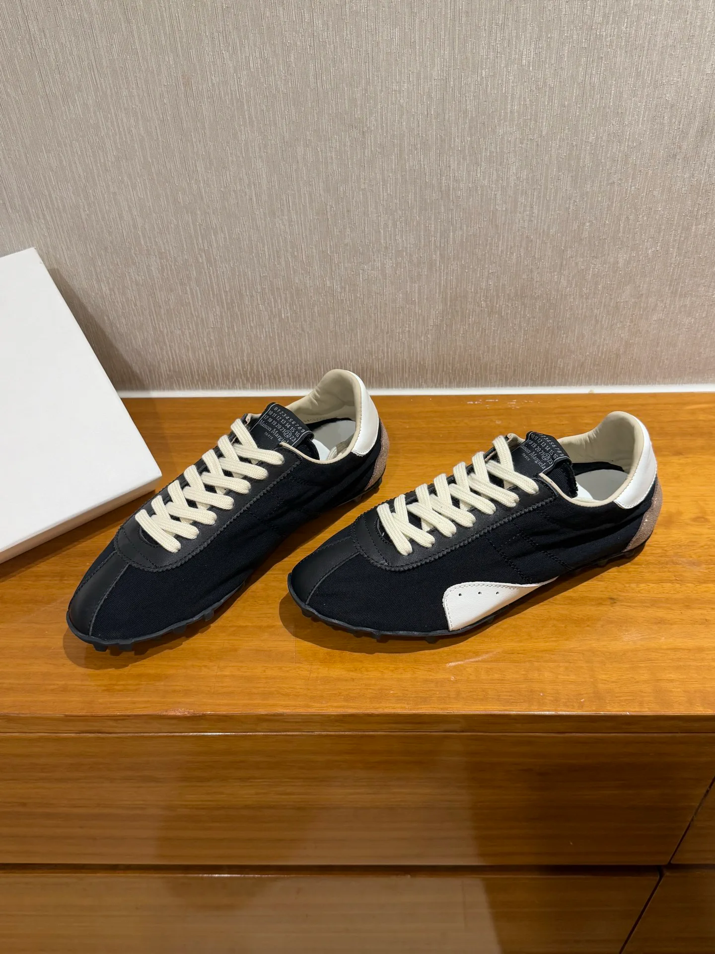 Кроссовки Женские Maison Margiela 24501