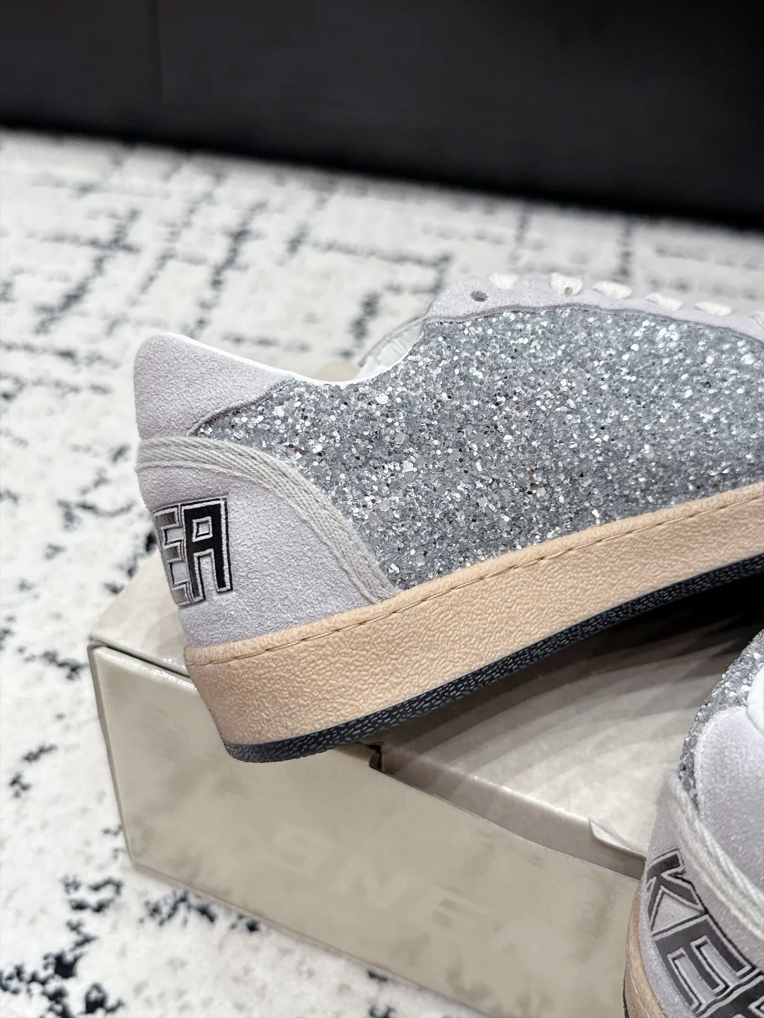 Кроссовки Женские Golden Goose 19405578