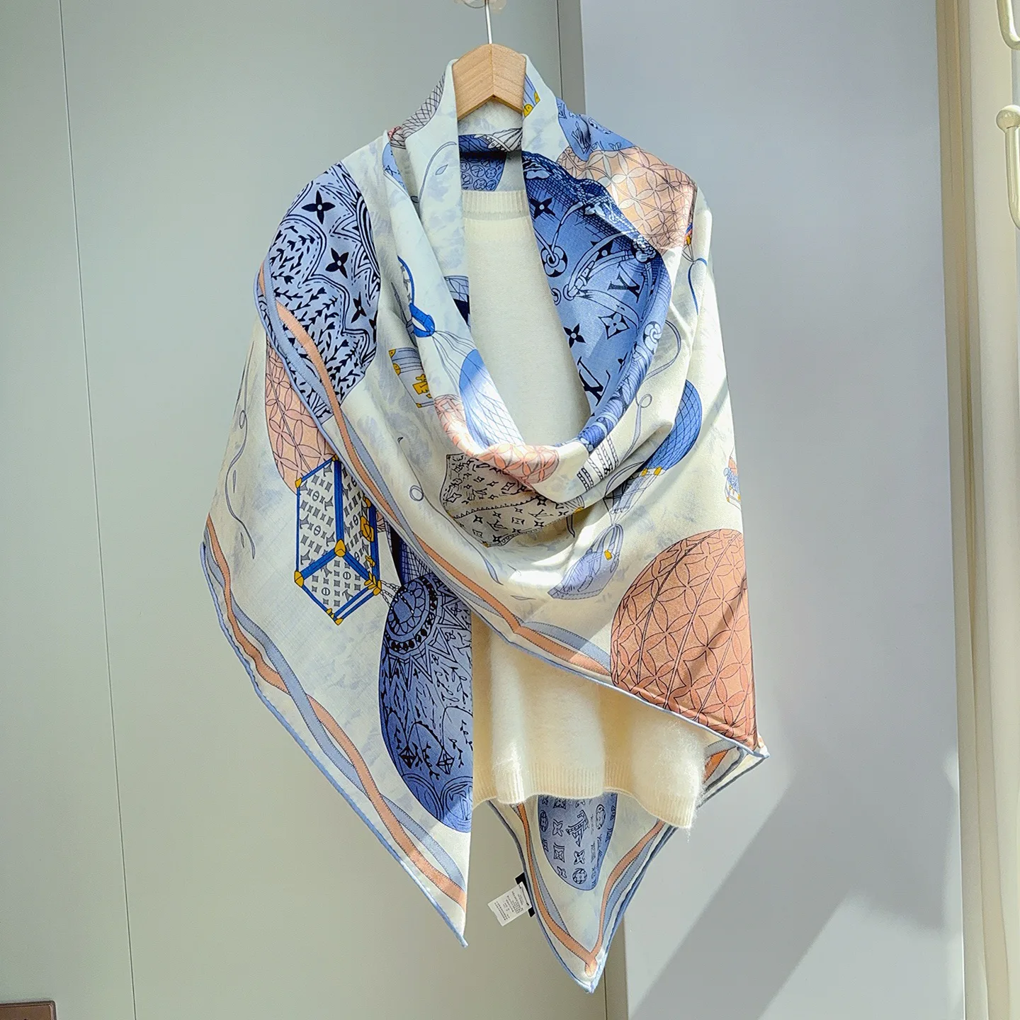 Шарфы Louis Vuitton 136752