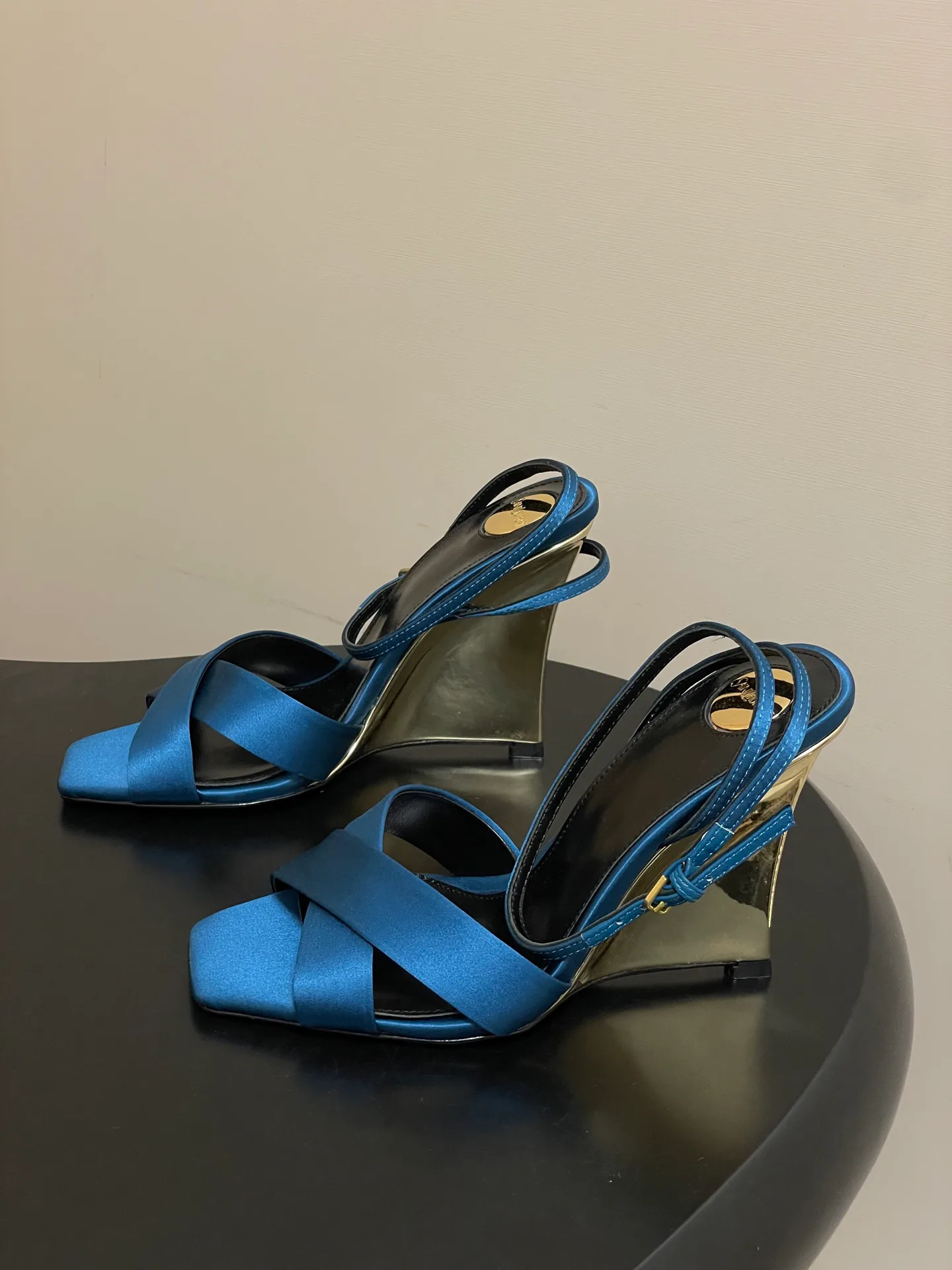 Босоножки Женские Saint Laurent 2597142