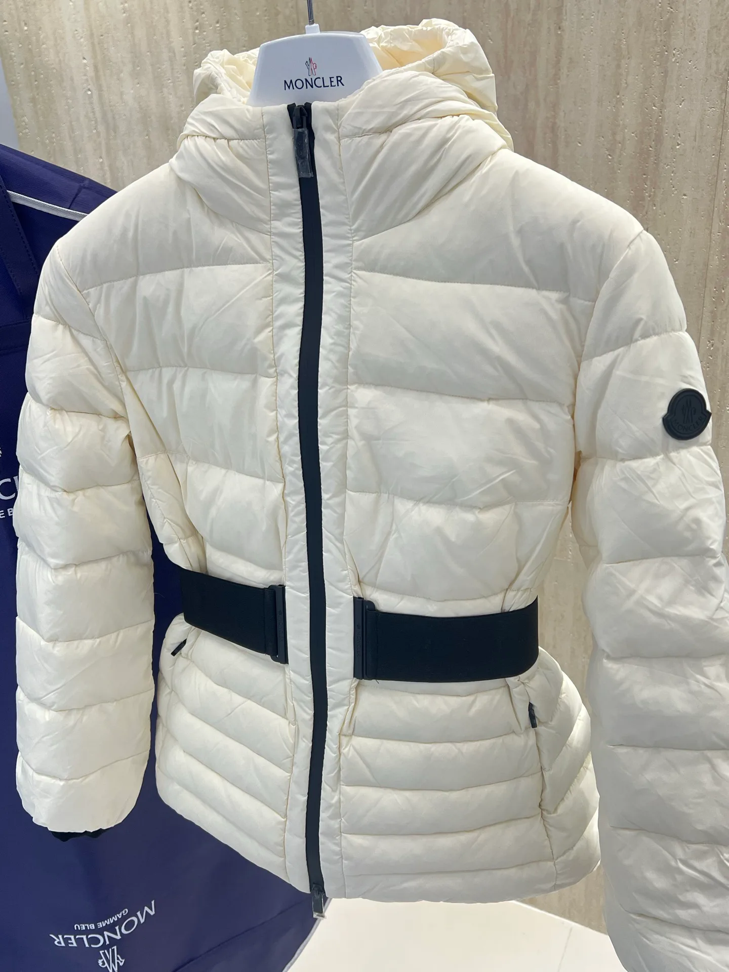 Куртки И Пуховики Женские Moncler 18302919