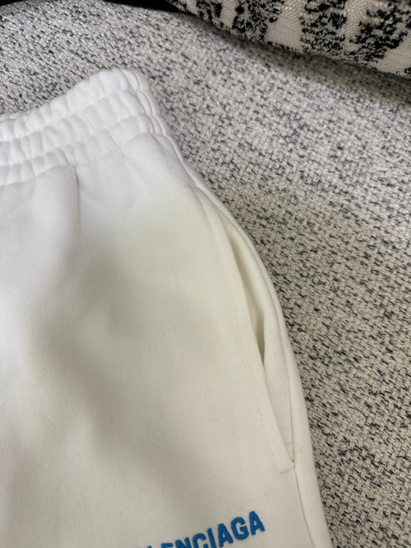 Шорты Женские Balenciaga 11201570