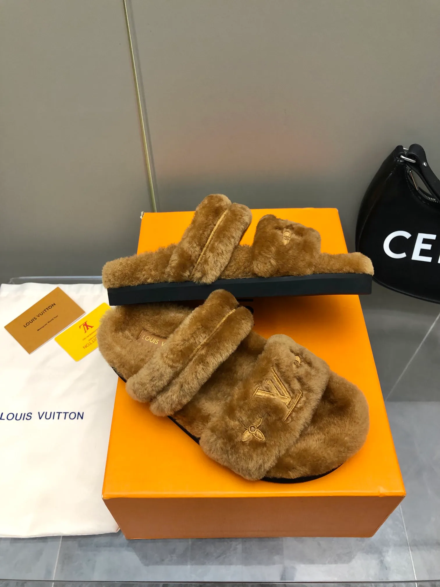 Тапочки Женские Louis Vuitton 19767269
