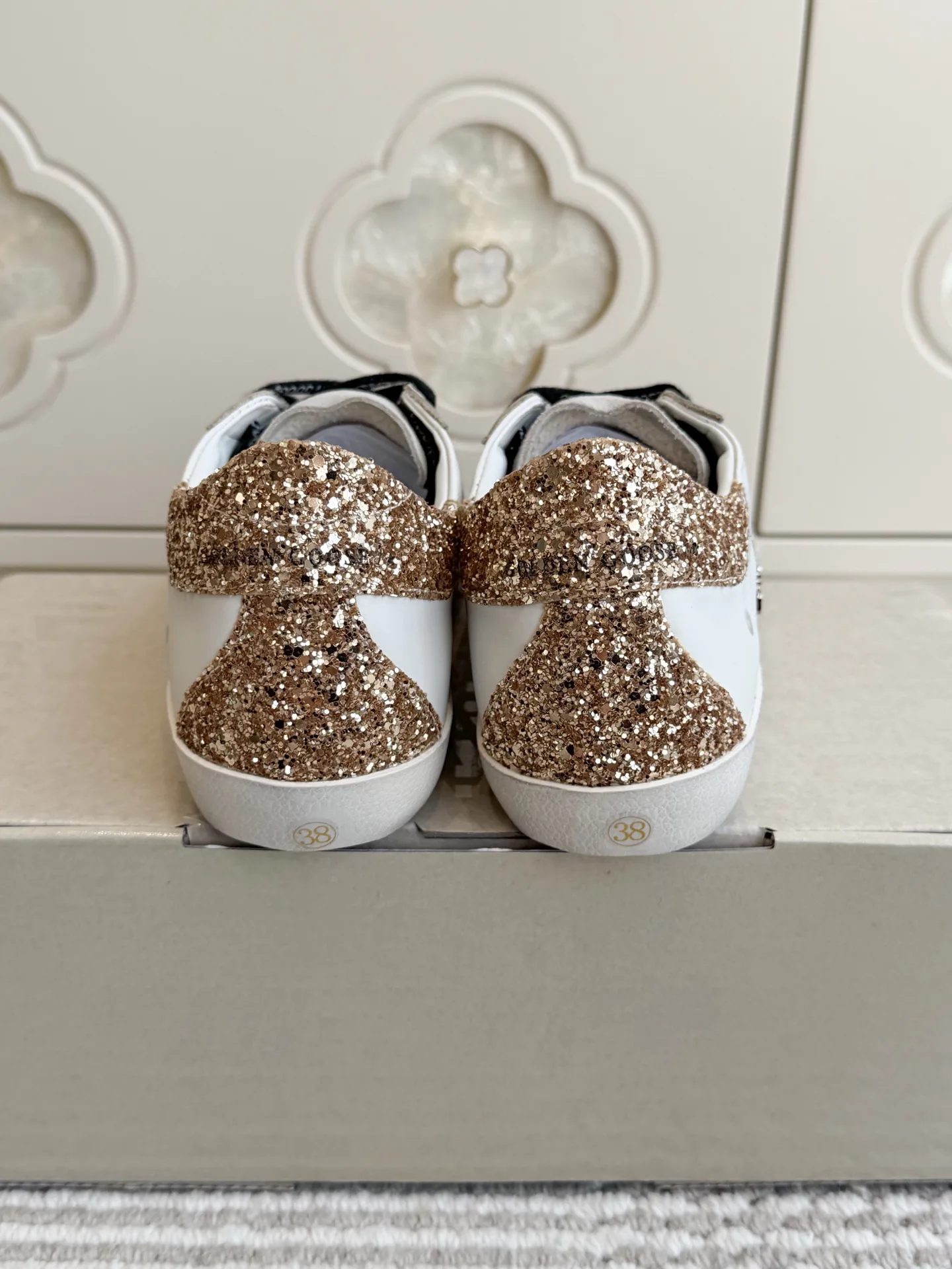 Кроссовки Женские Golden Goose 18737588