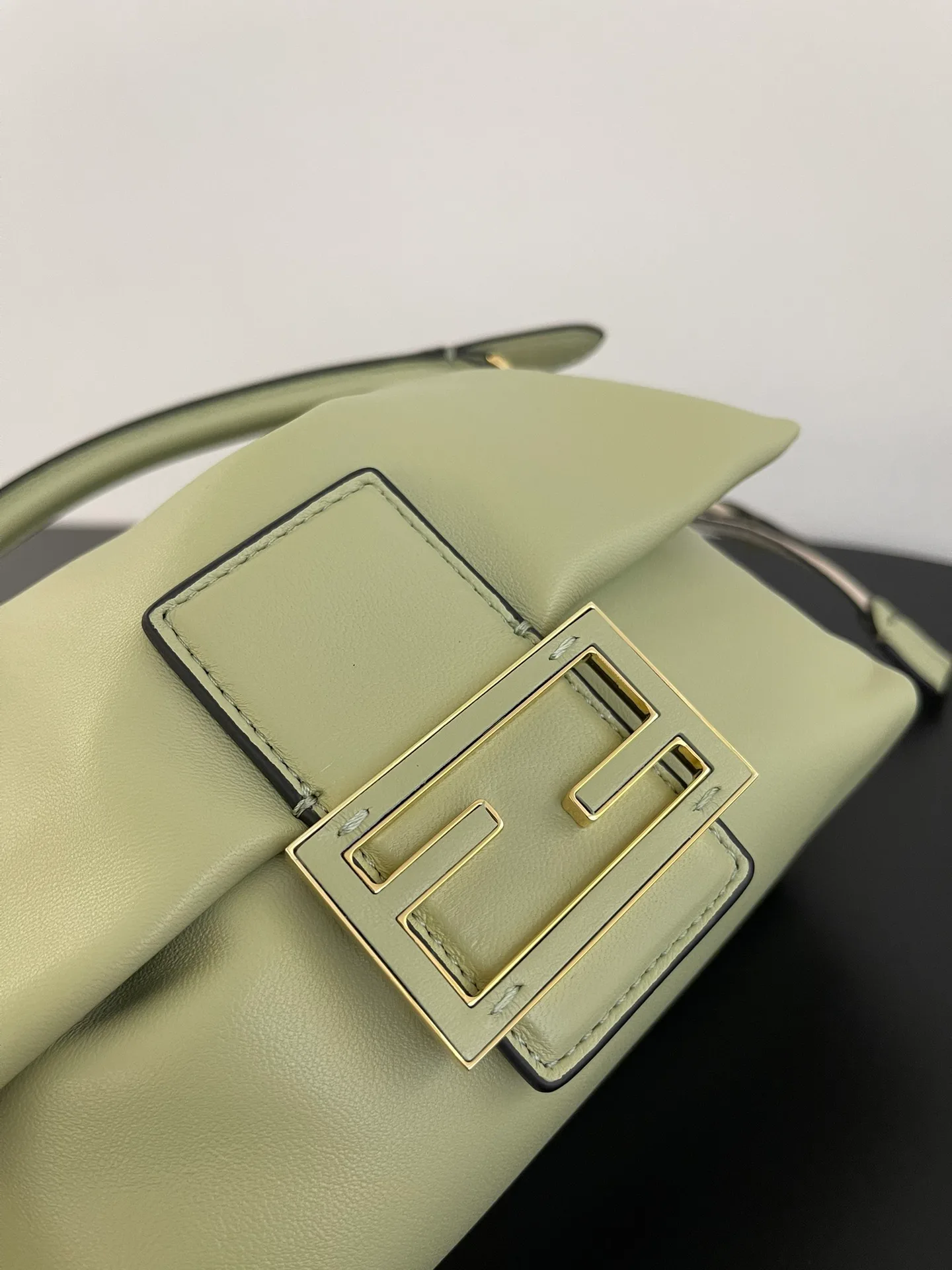 Классические Сумки Женские Fendi 13546195