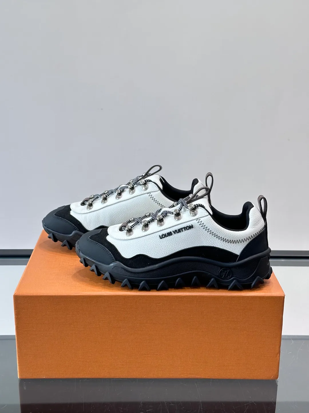 Кроссовки Женские Louis Vuitton 13580311