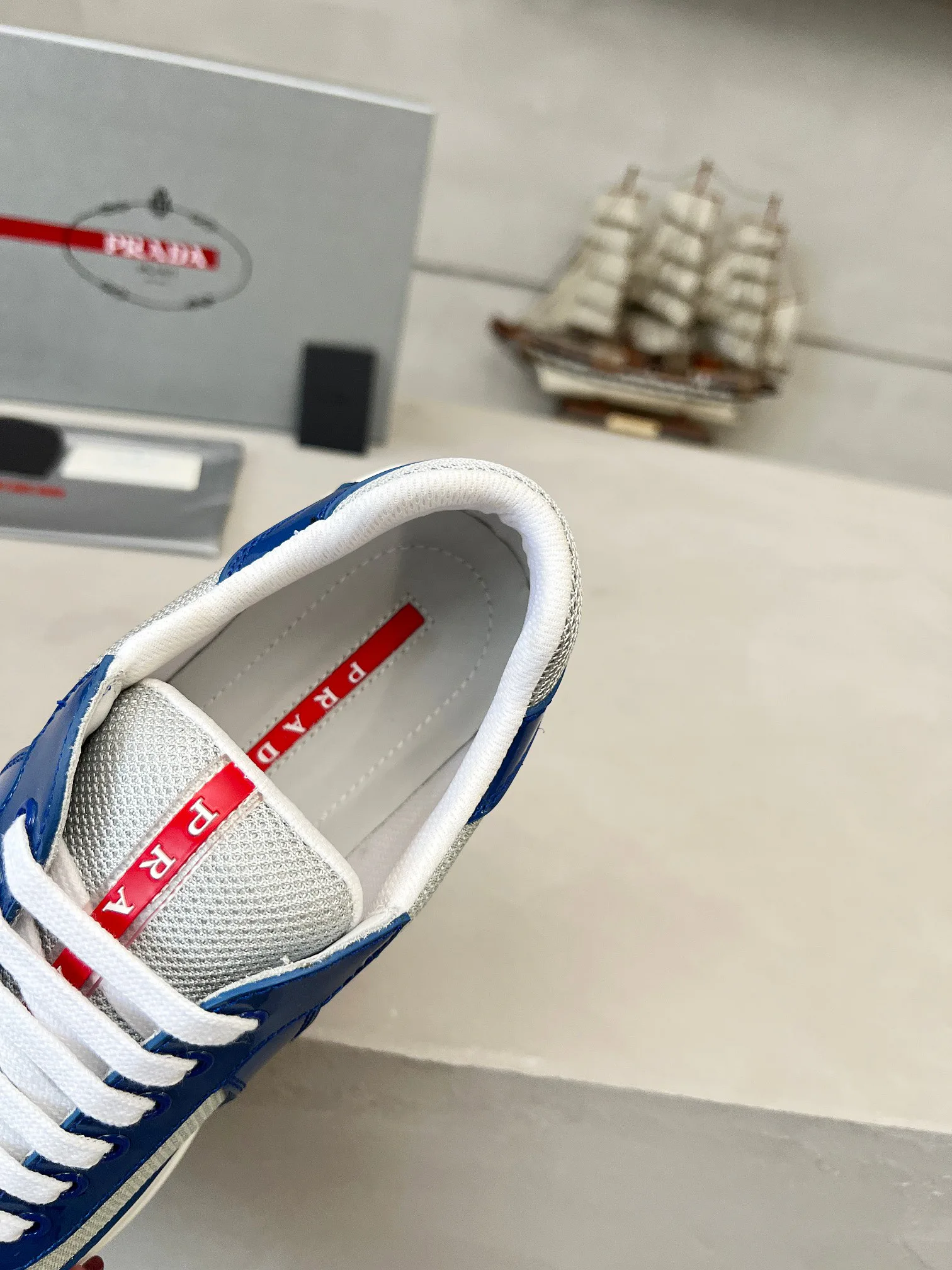 Кроссовки Женские Prada 931606