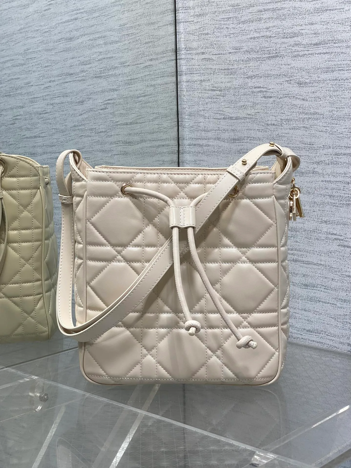 Сумки На Ремне Женские Fendi 4570385