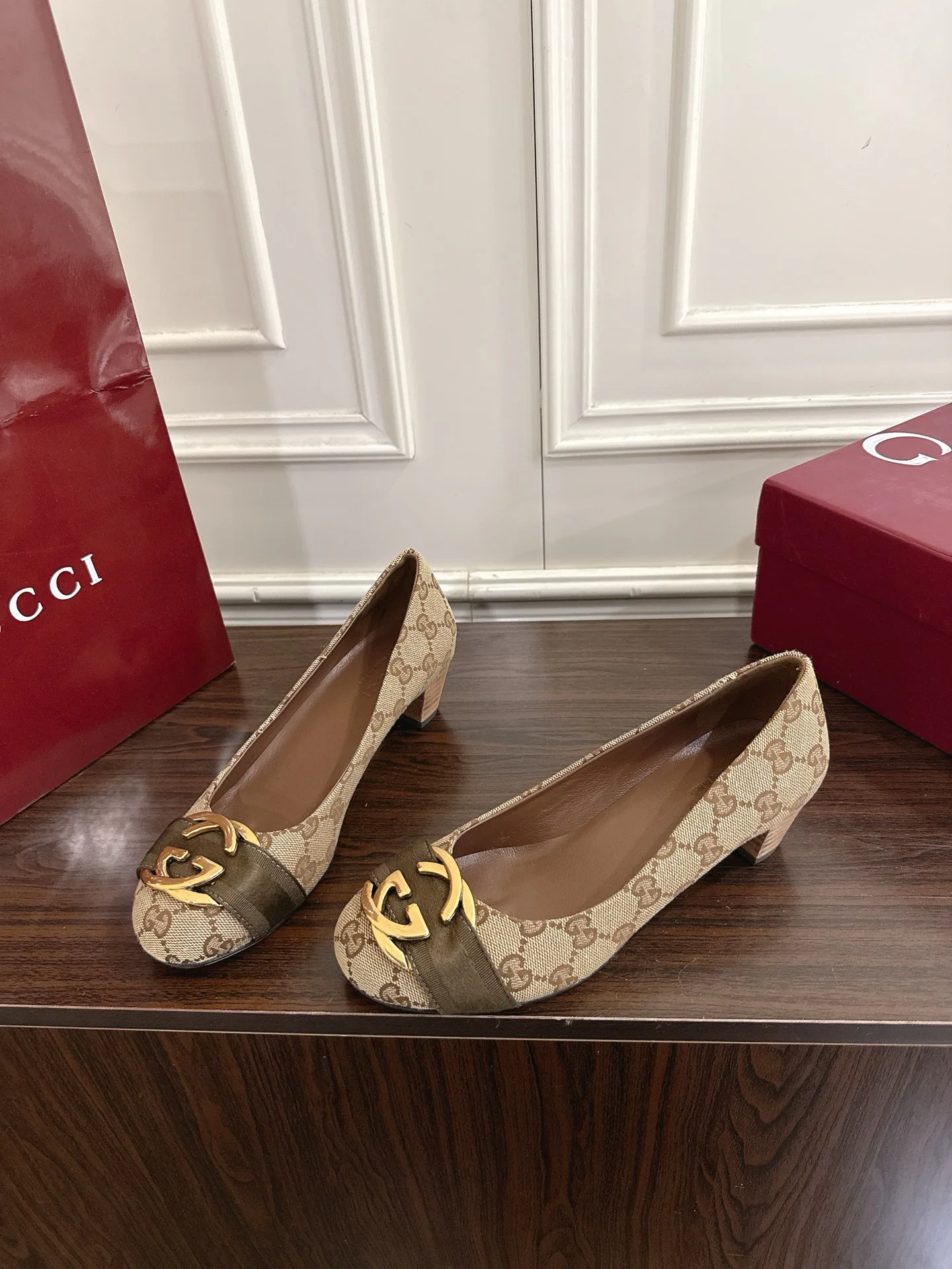 Туфли Женские Gucci 18135625
