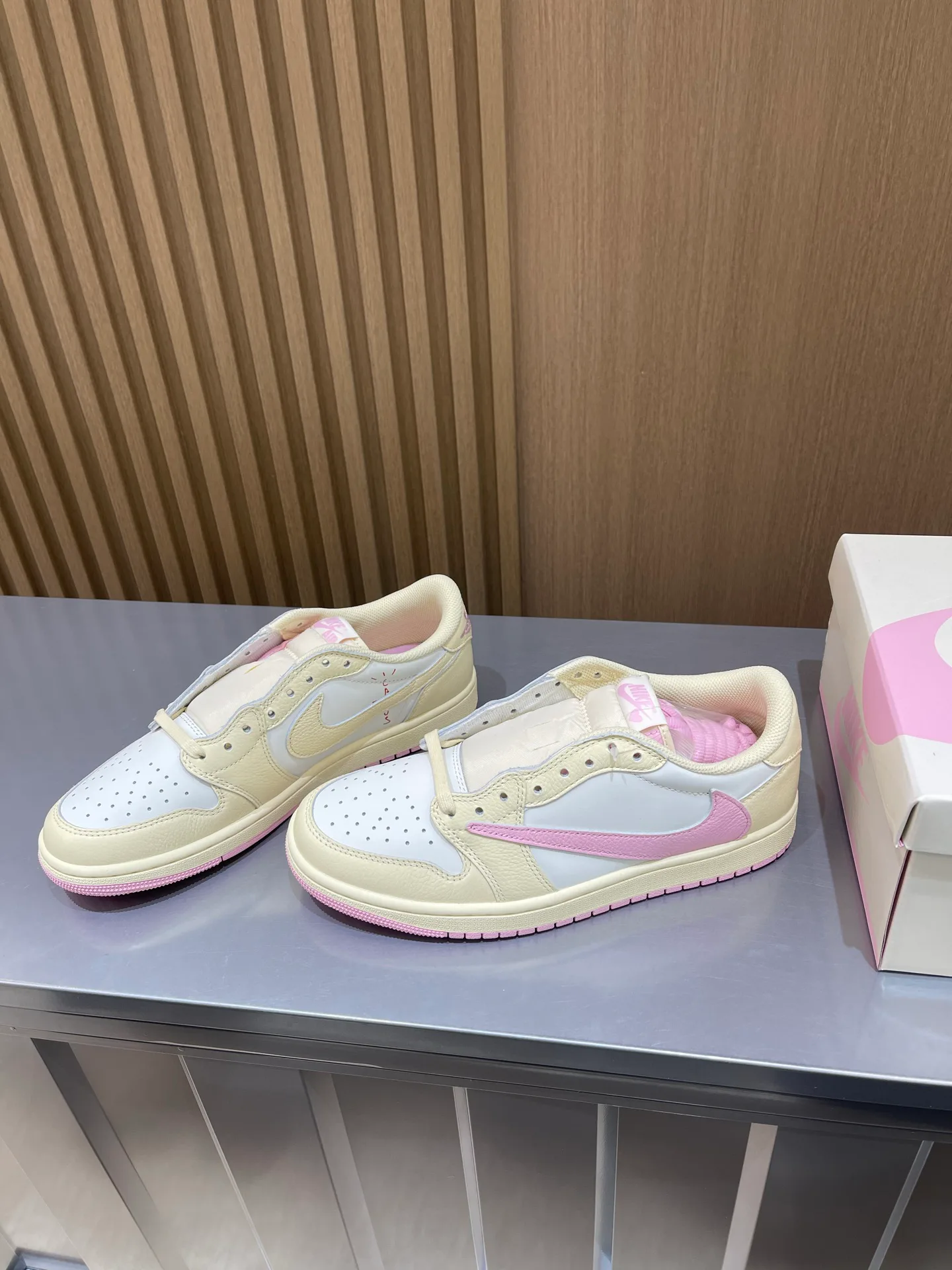 Кроссовки Женские Air Jordan 19539291