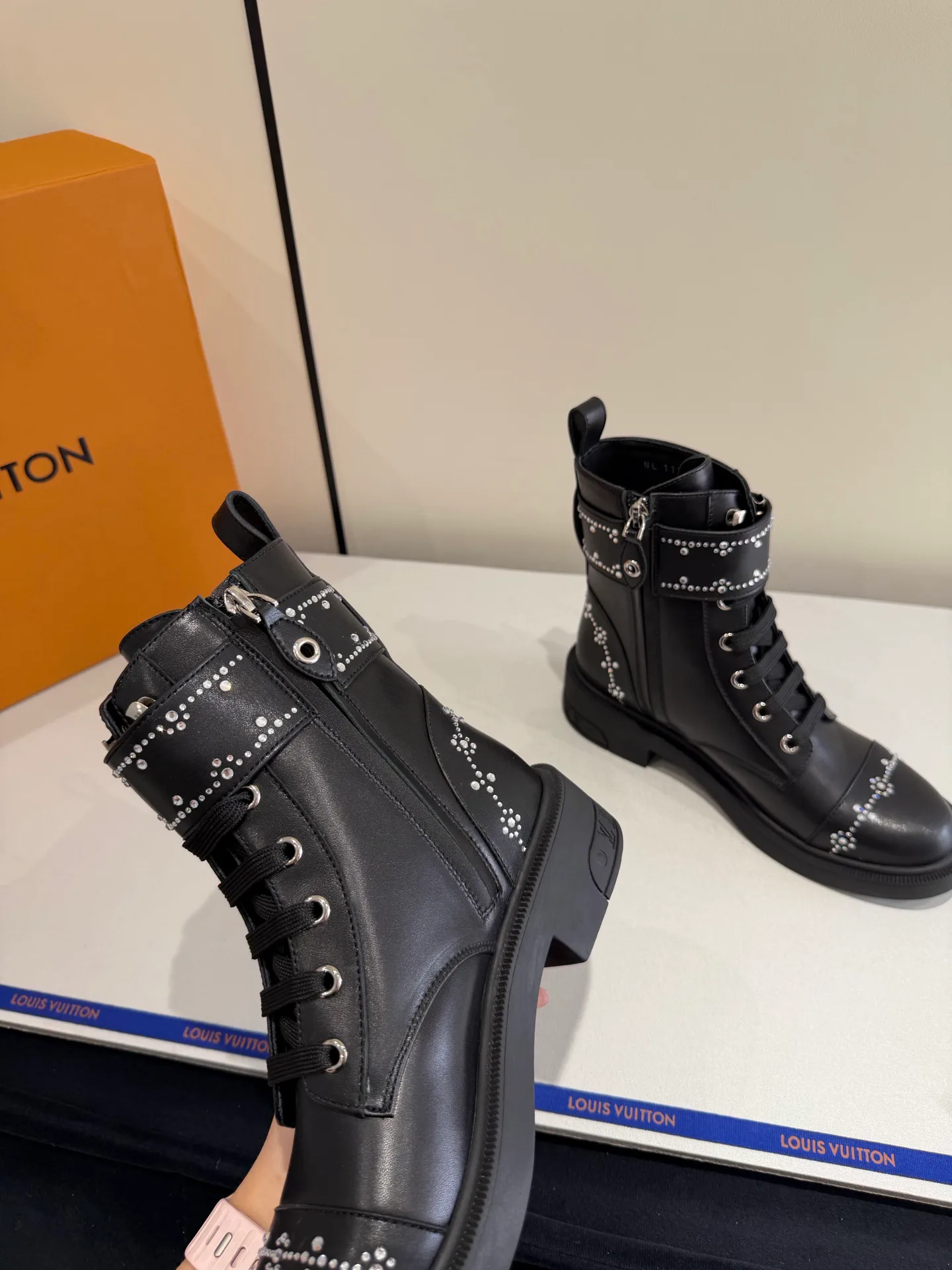 Ботинки Женские Louis Vuitton 19563695
