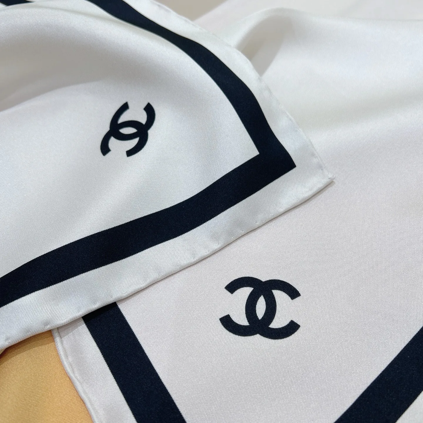 Платки Chanel 11978335