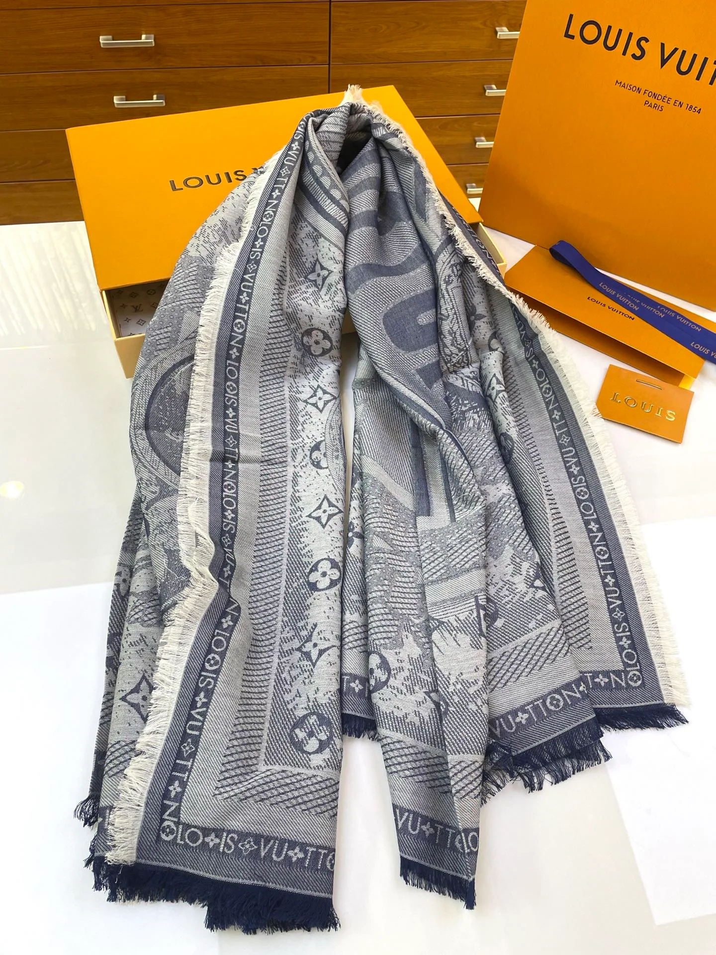 Шарфы Louis Vuitton 468205