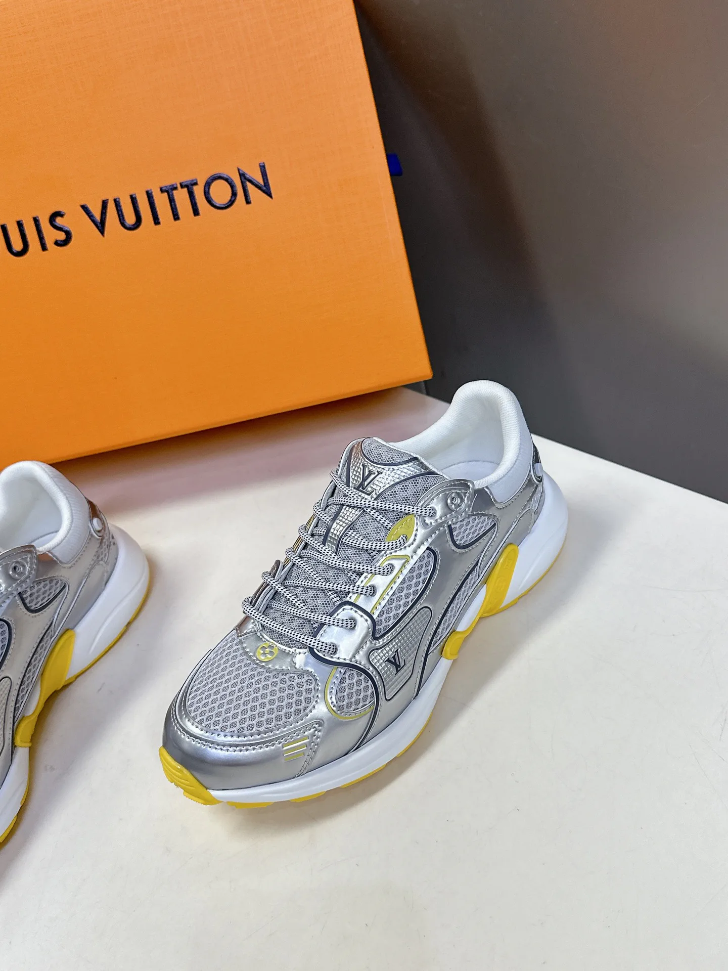 Кроссовки Женские Louis Vuitton 11152712