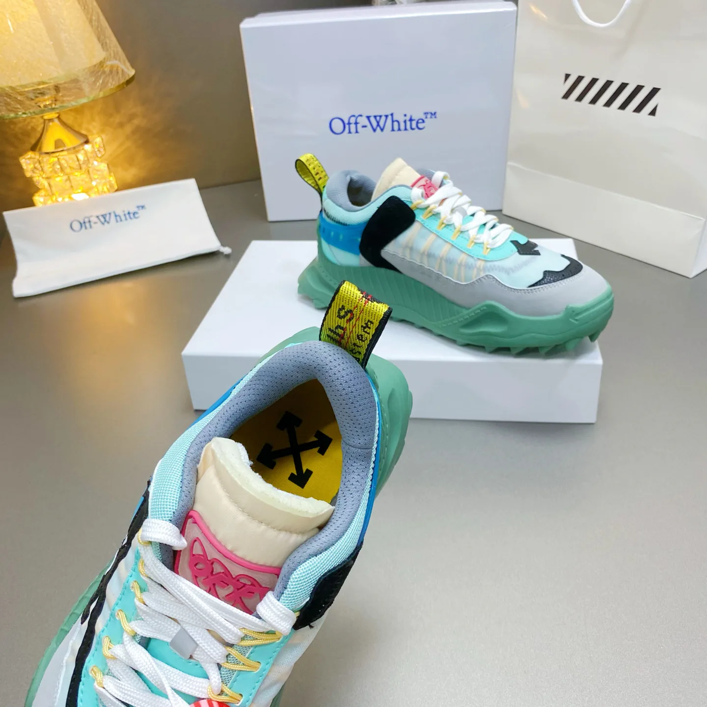 Кроссовки Женские Off-White 17530535