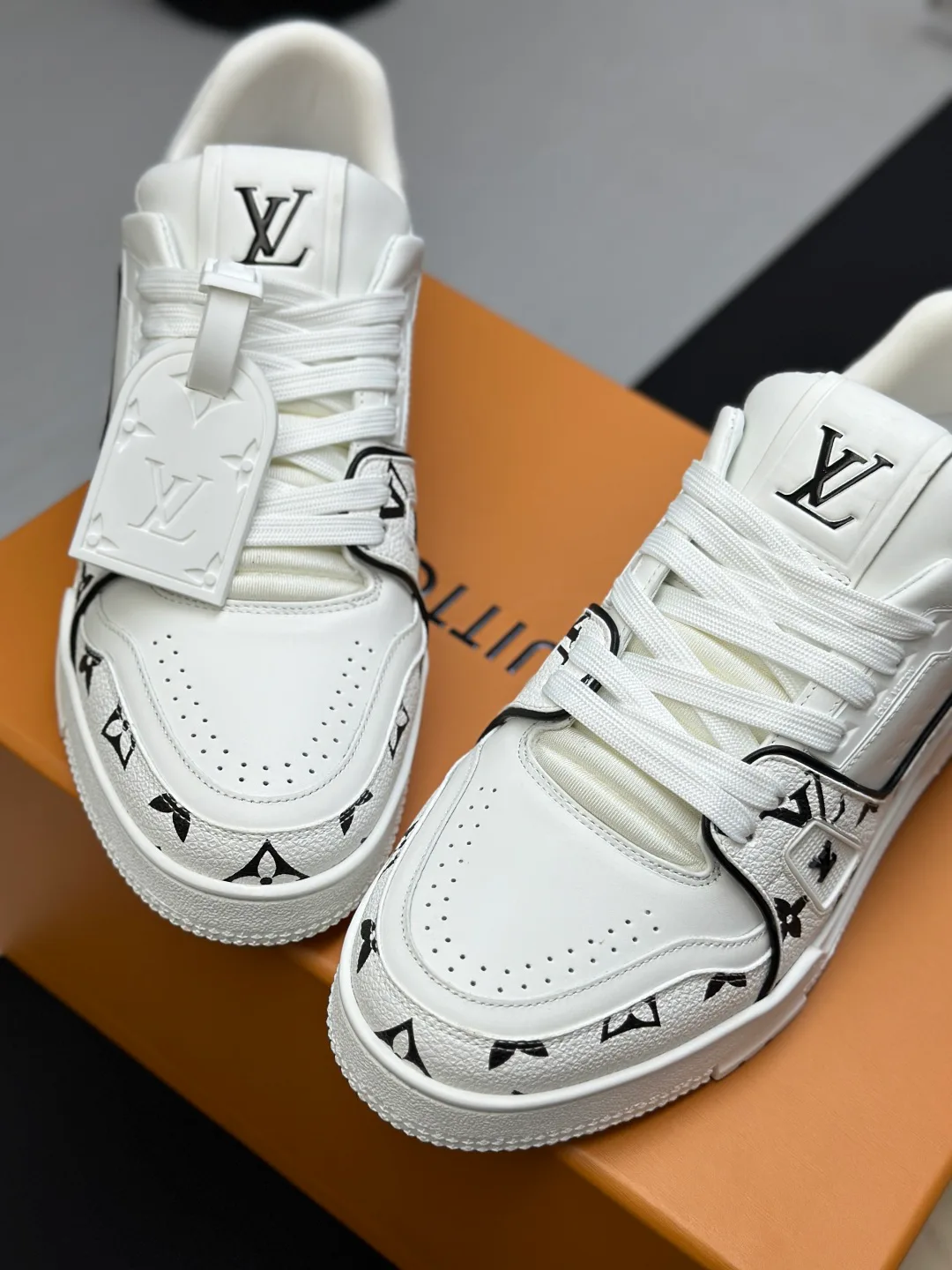 Кроссовки Женские Louis Vuitton 153029