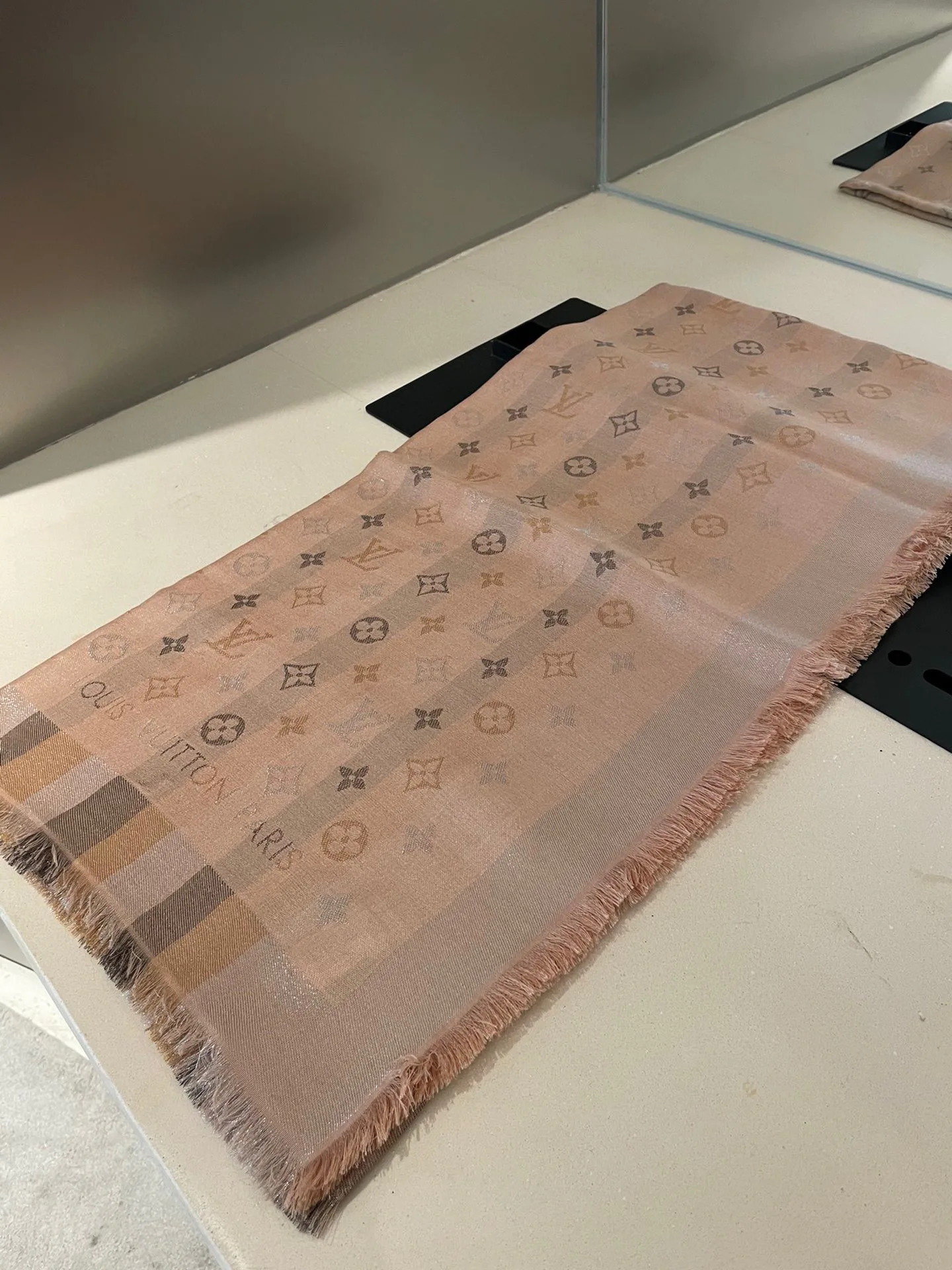 Шарфы Louis Vuitton 18093339