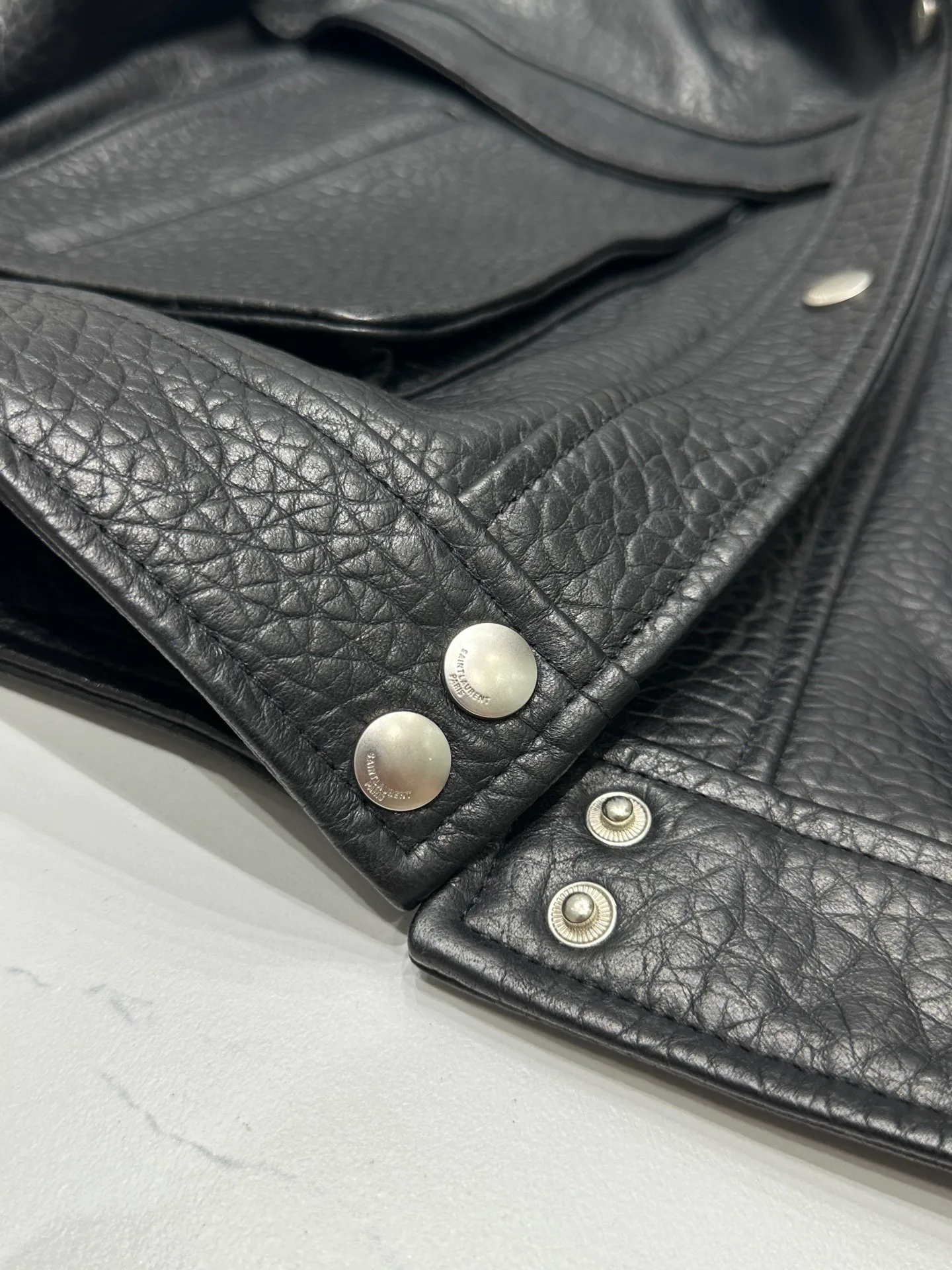 Кожаные Куртки И Дублёнки Женские Saint Laurent 11598153