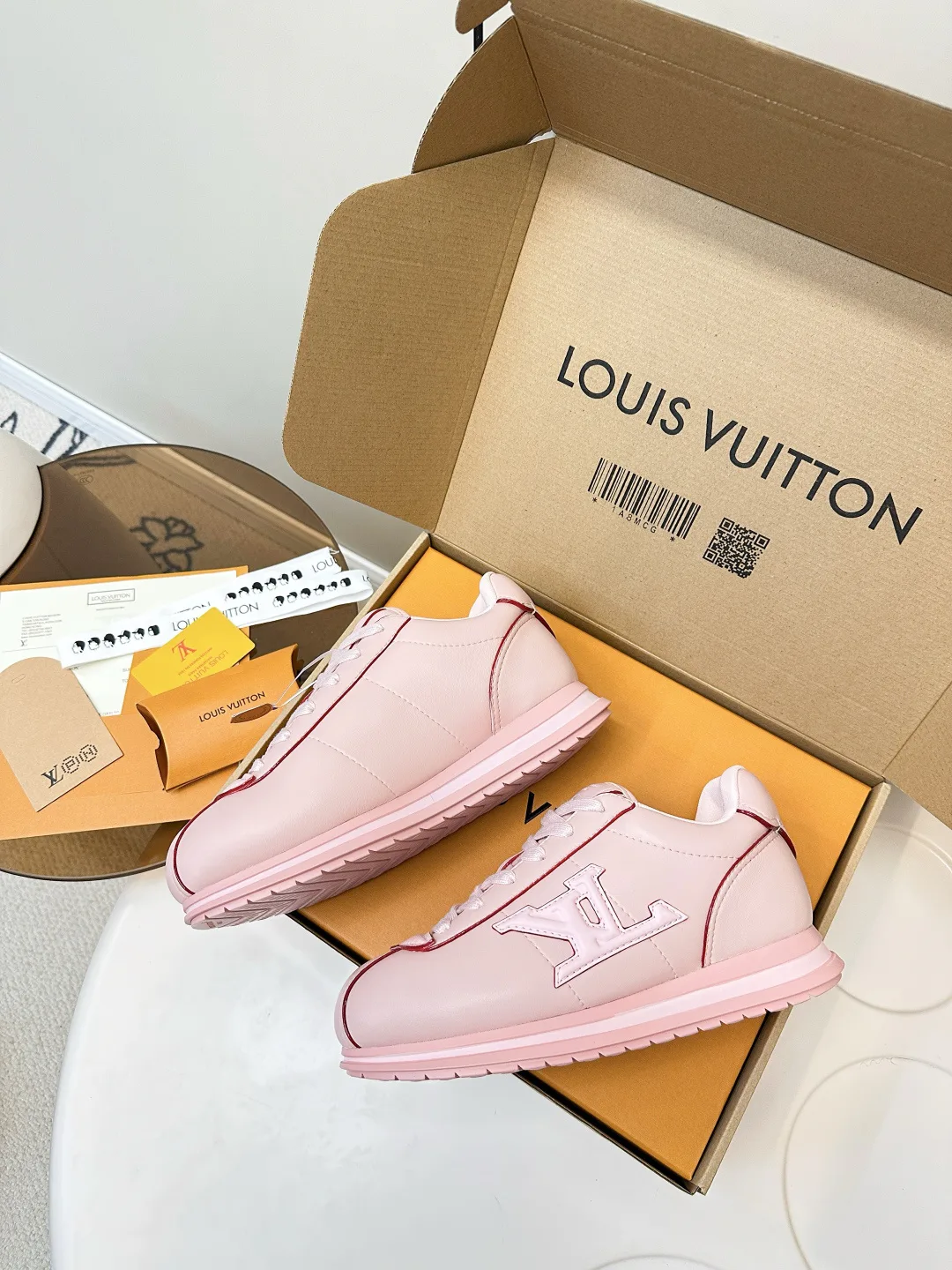 Кроссовки Женские Louis Vuitton 4948539