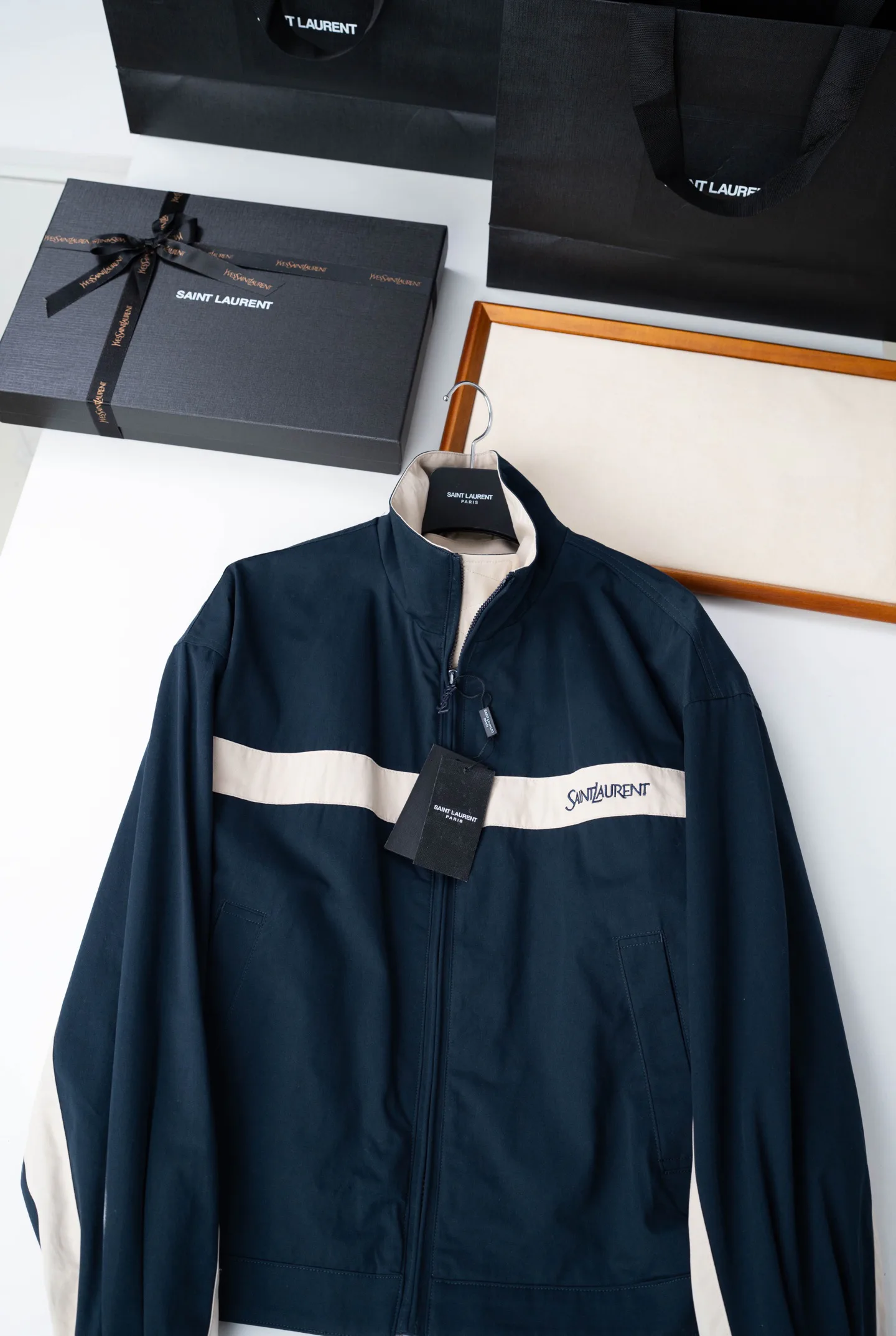 Куртки И Пуховики Женские Saint Laurent 18256749