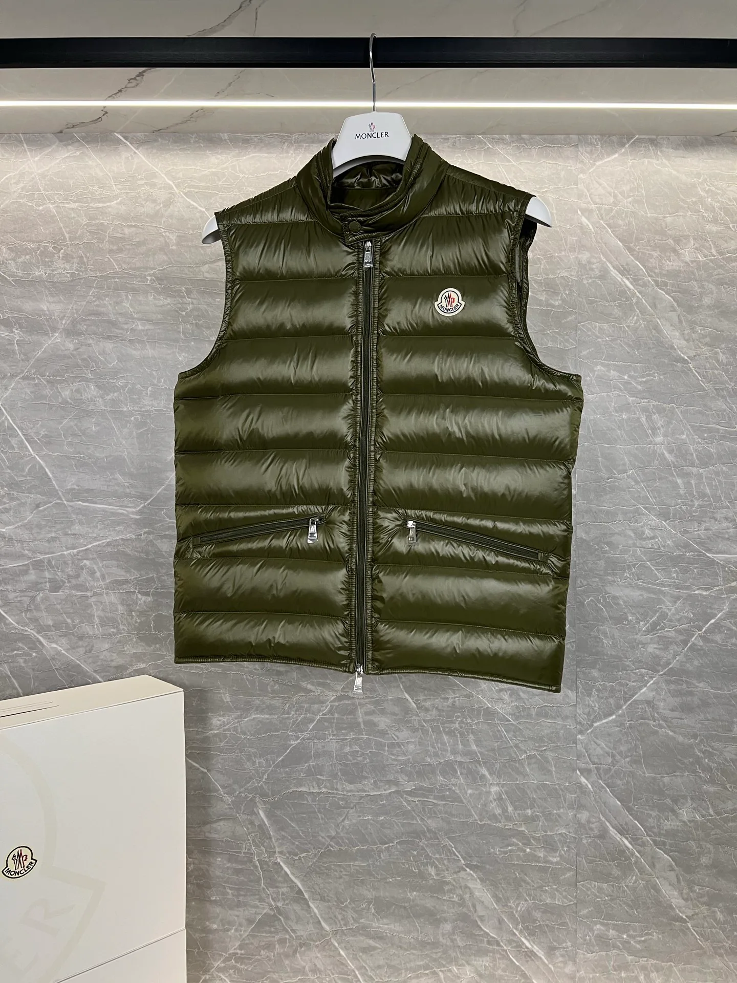 Жилеты Женские Moncler 18111329