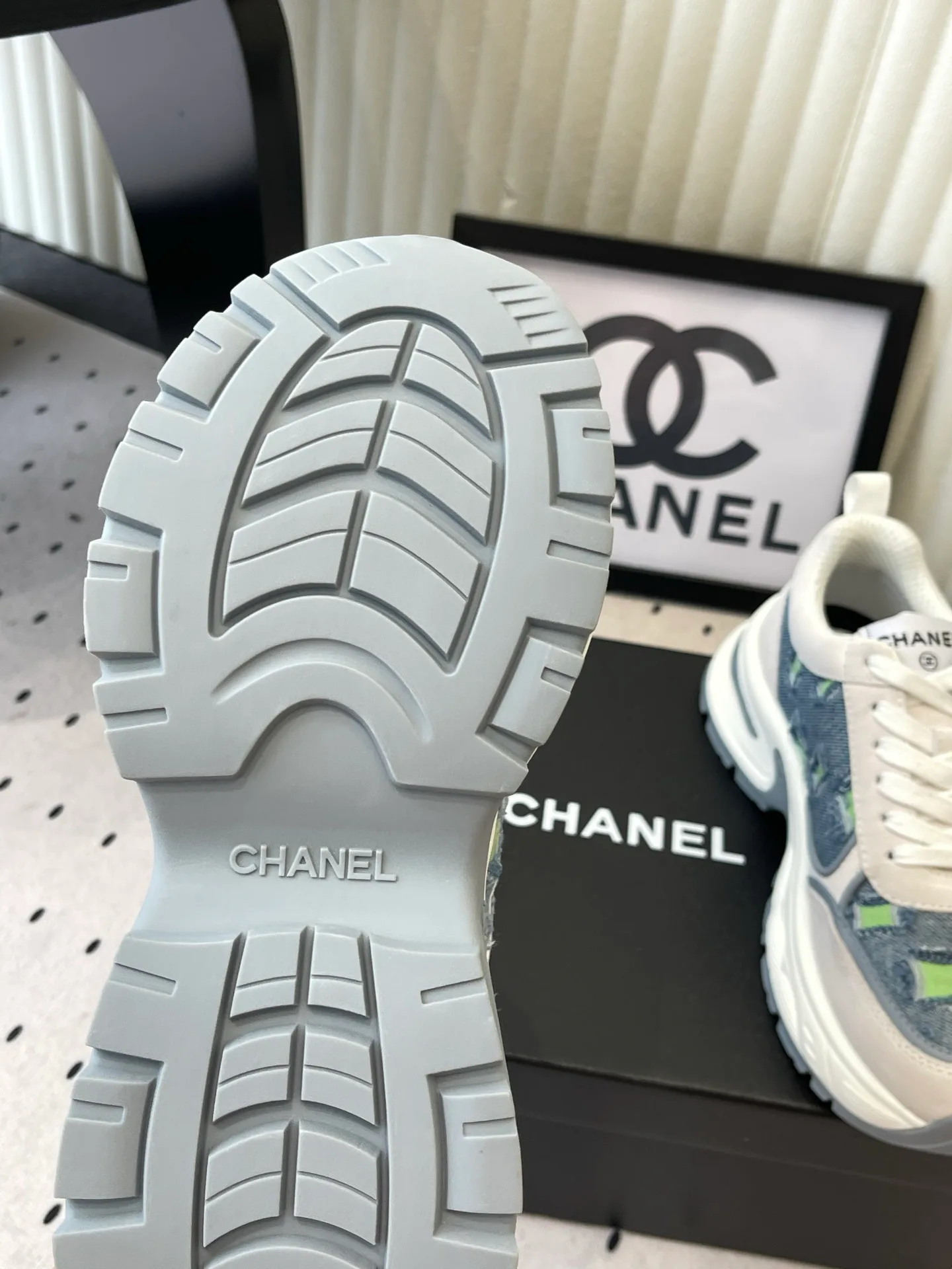 Кроссовки Женские Chanel 17769665