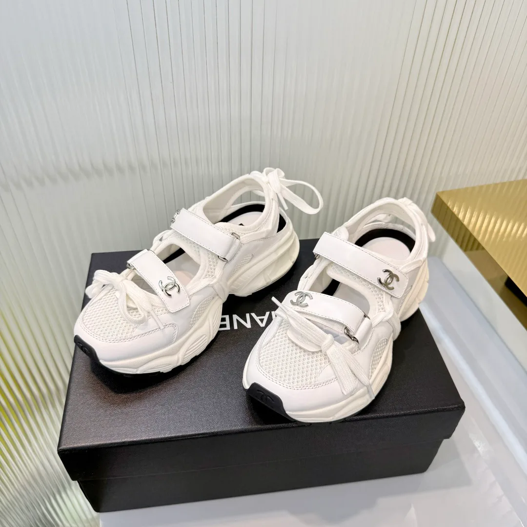 Кроссовки Женские Chanel 18366970