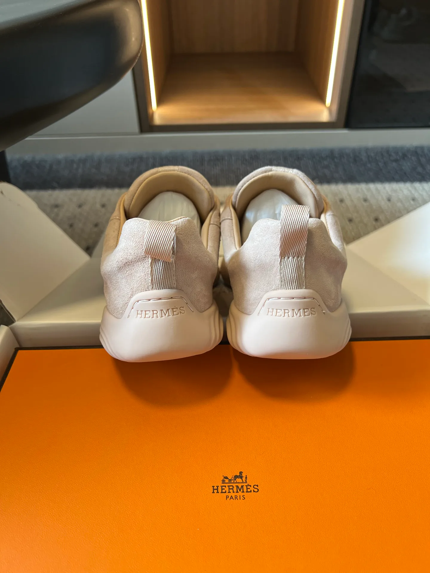 Кроссовки Женские Hermes 17625150