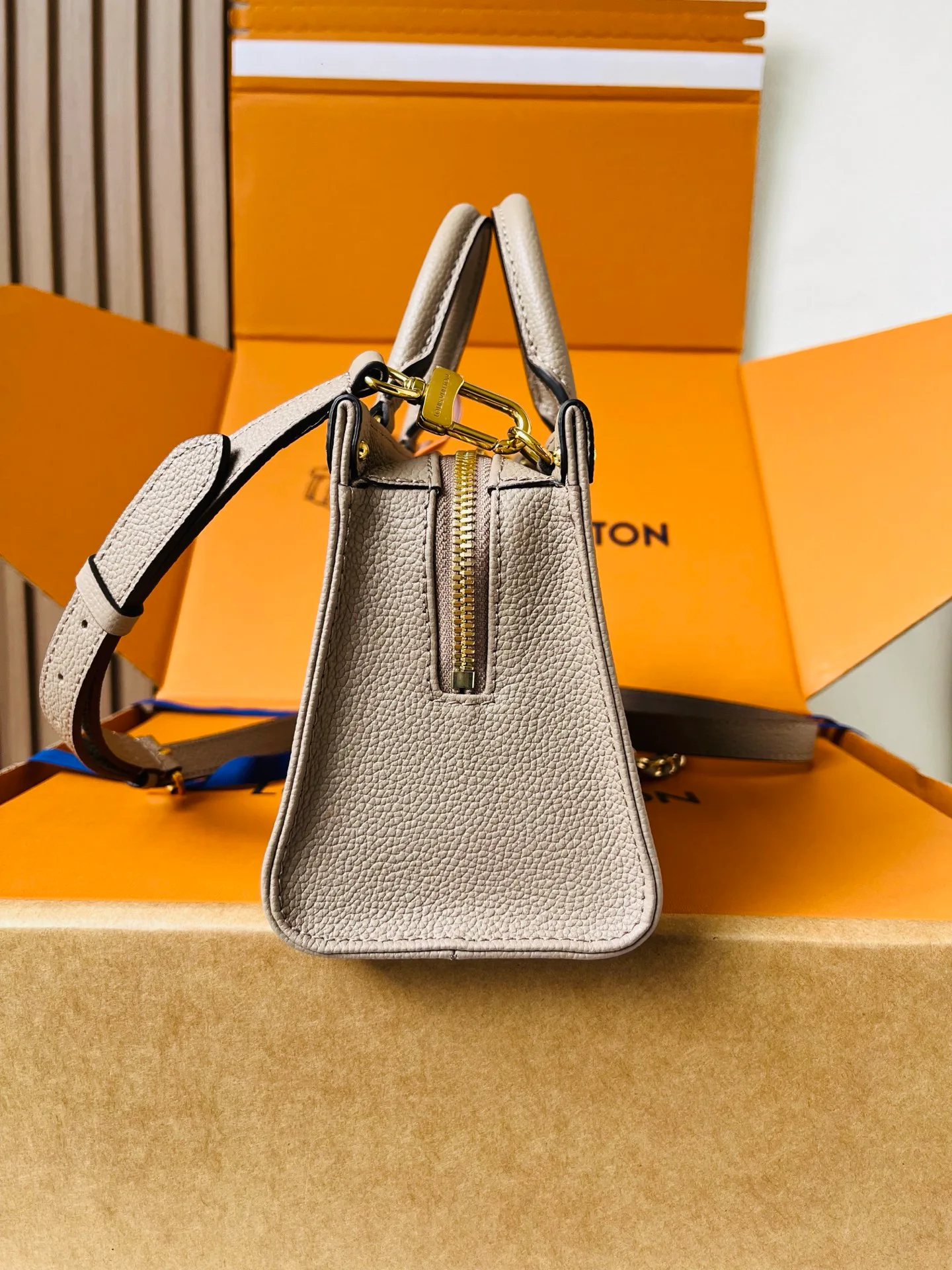 Классические Сумки Женские Louis Vuitton 12860032