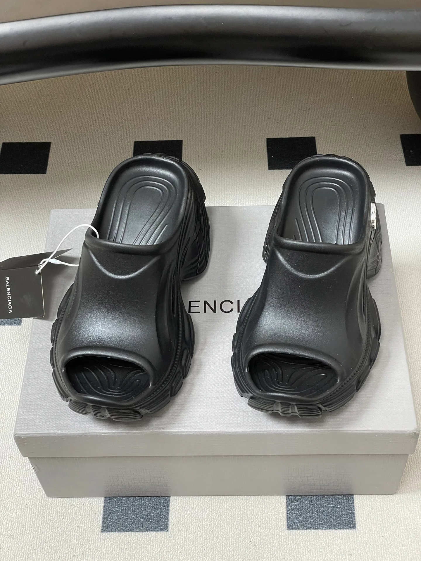 Шлепанцы Женские Balenciaga 12958228