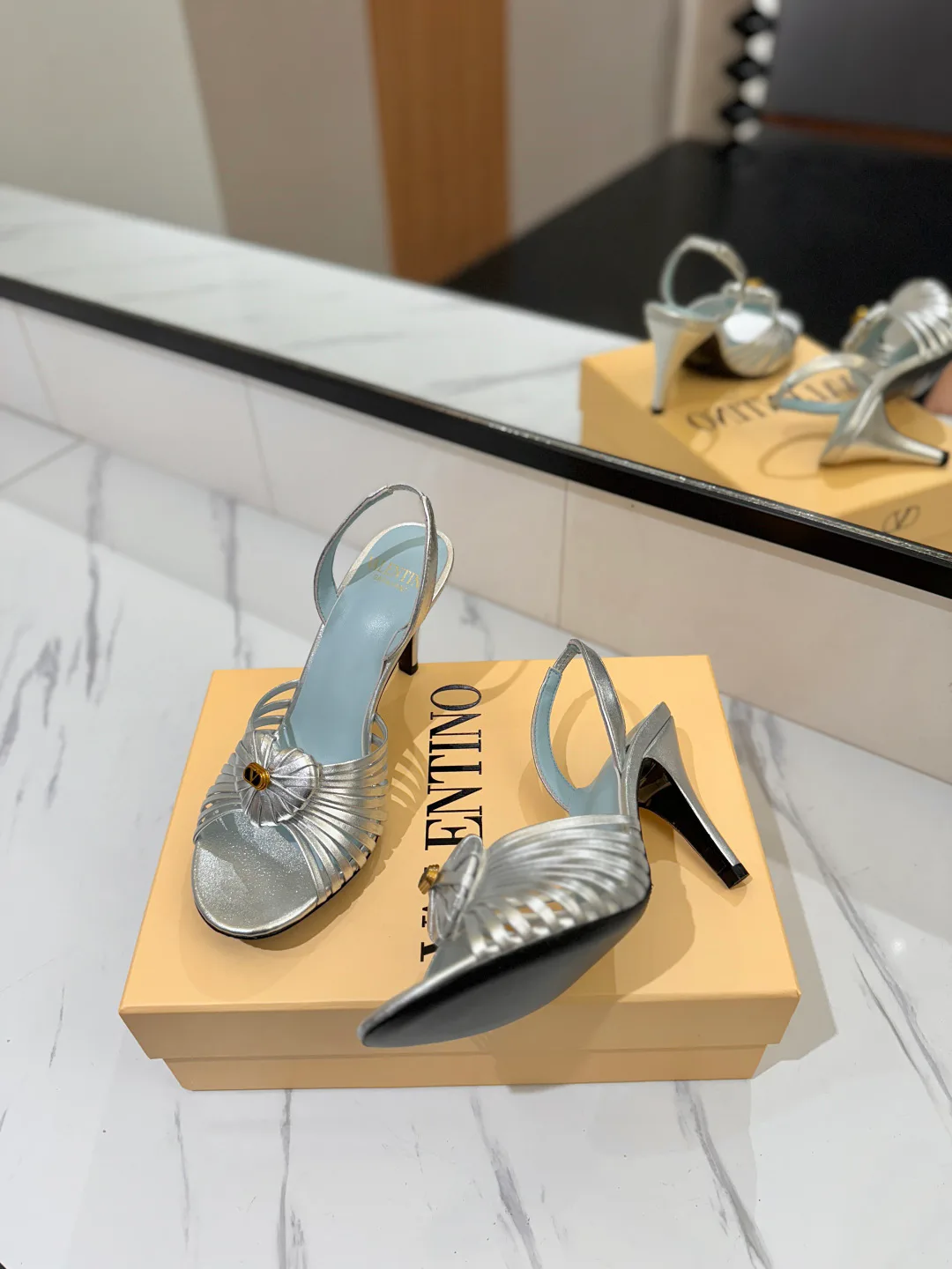 Босоножки Женские Valentino 10026780