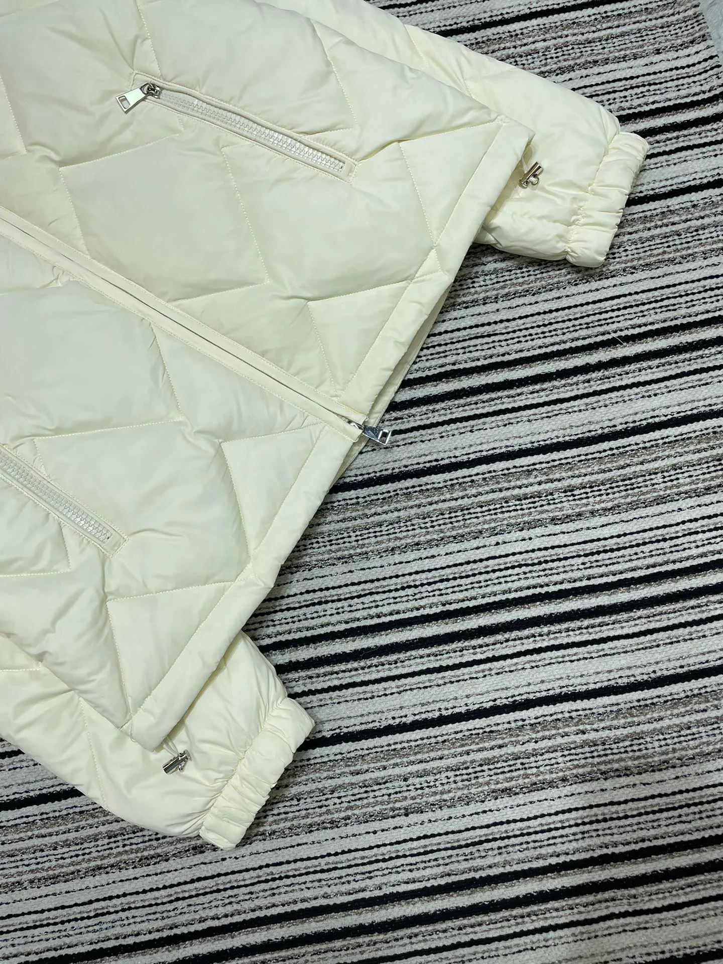 Куртки И Пуховики Женские Moncler 18735066
