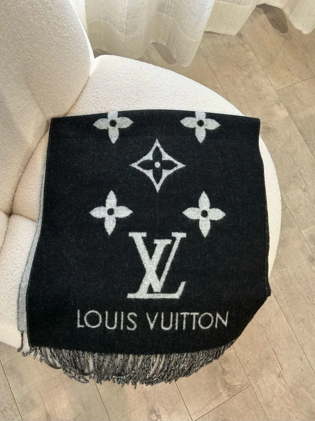 Шарфы Louis Vuitton 18141167