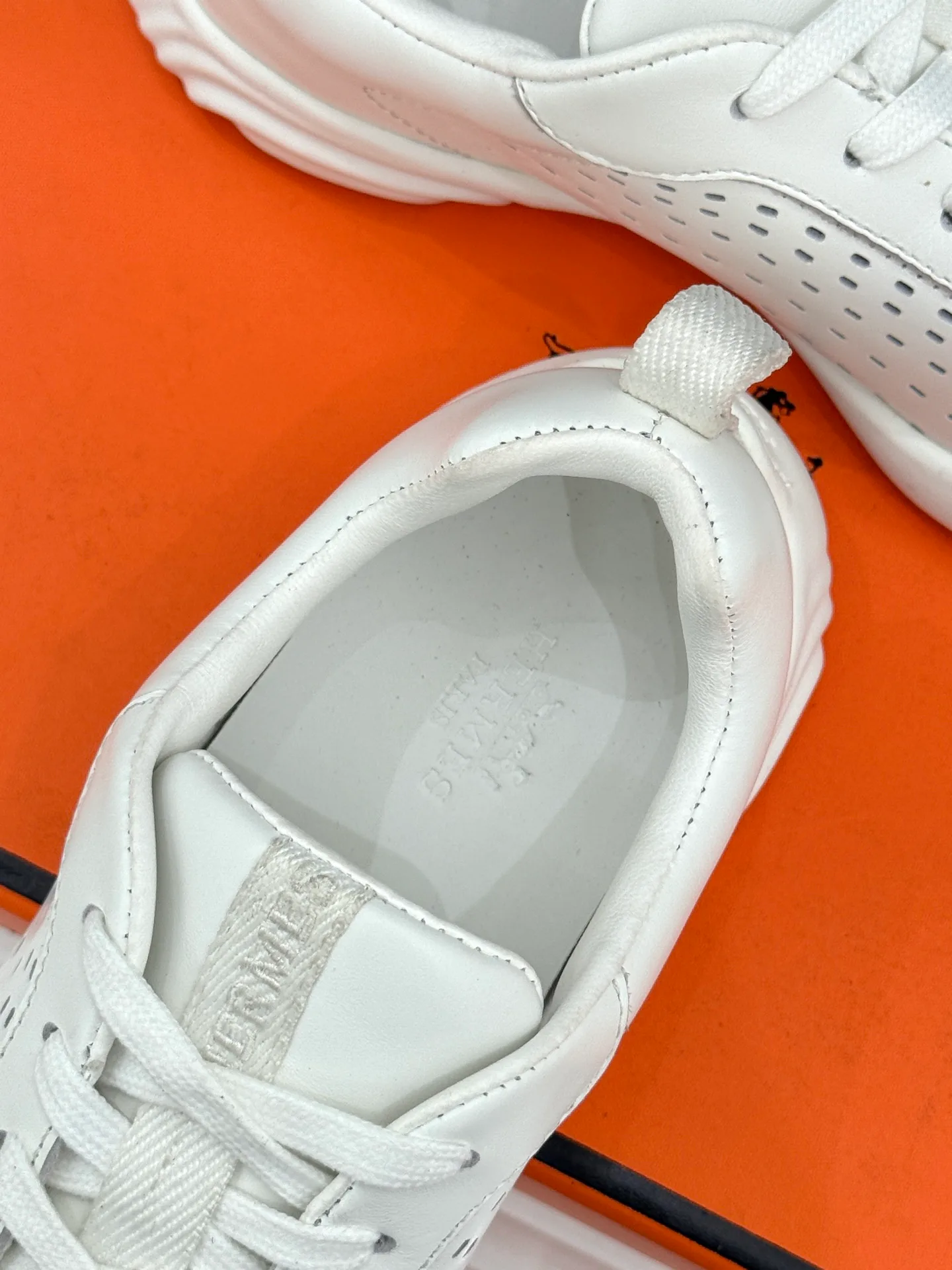 Кроссовки Женские Hermes 18636855