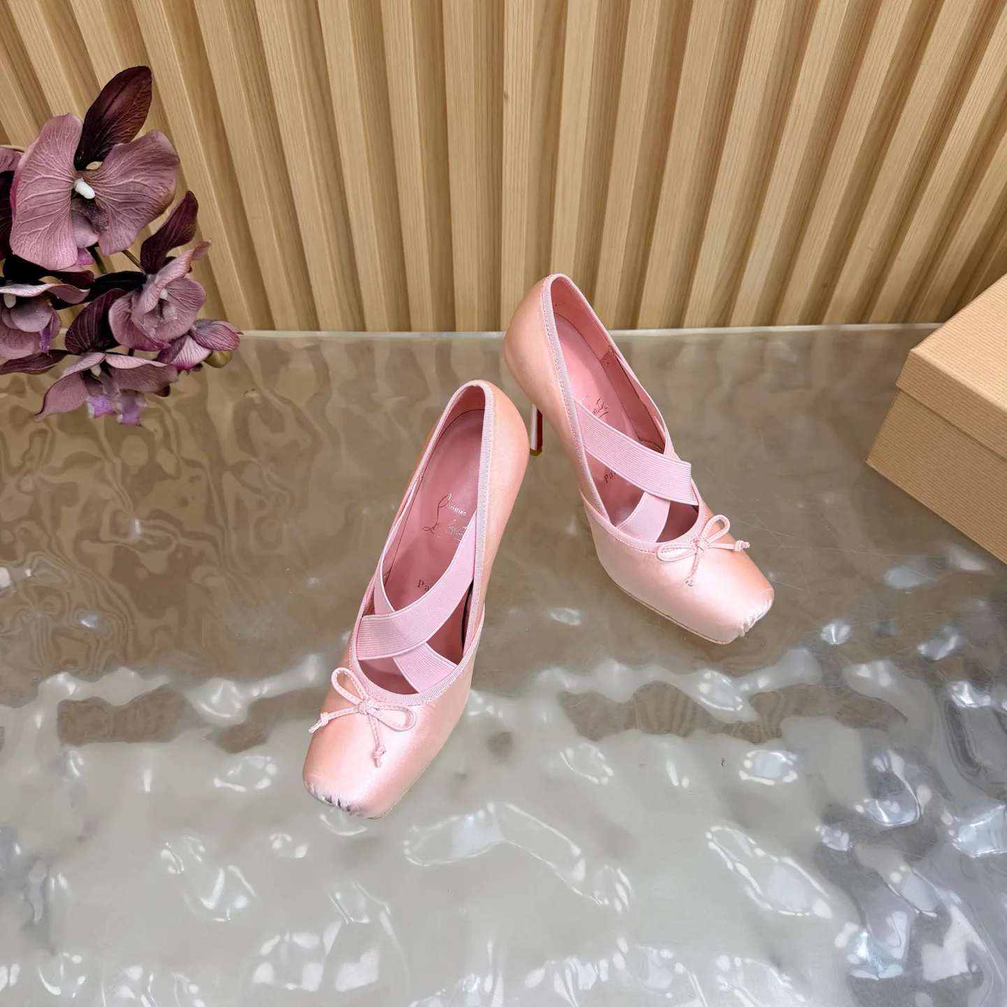 Туфли Женские Christian Louboutin 3901534