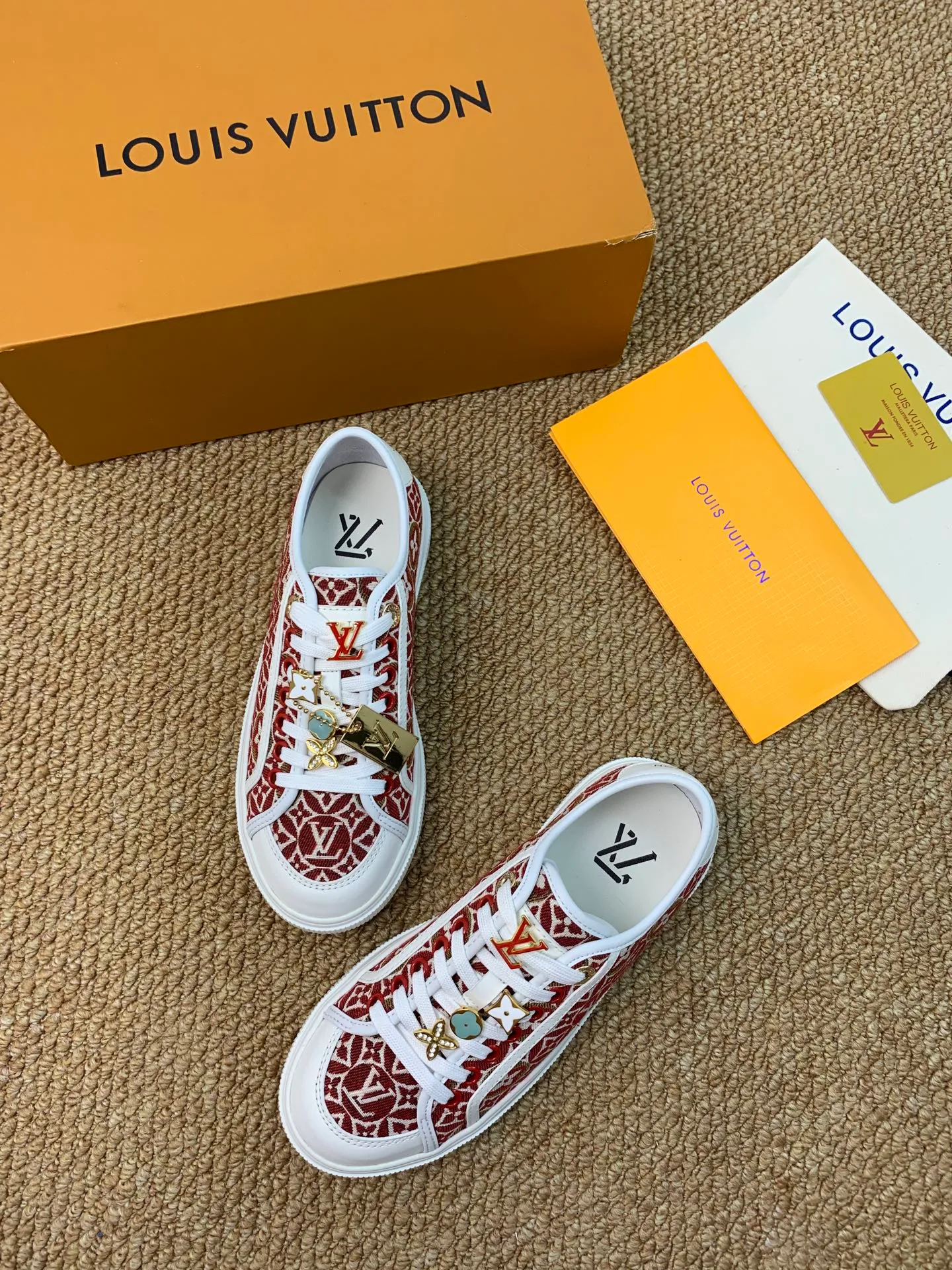 Кроссовки Женские Louis Vuitton 17545196
