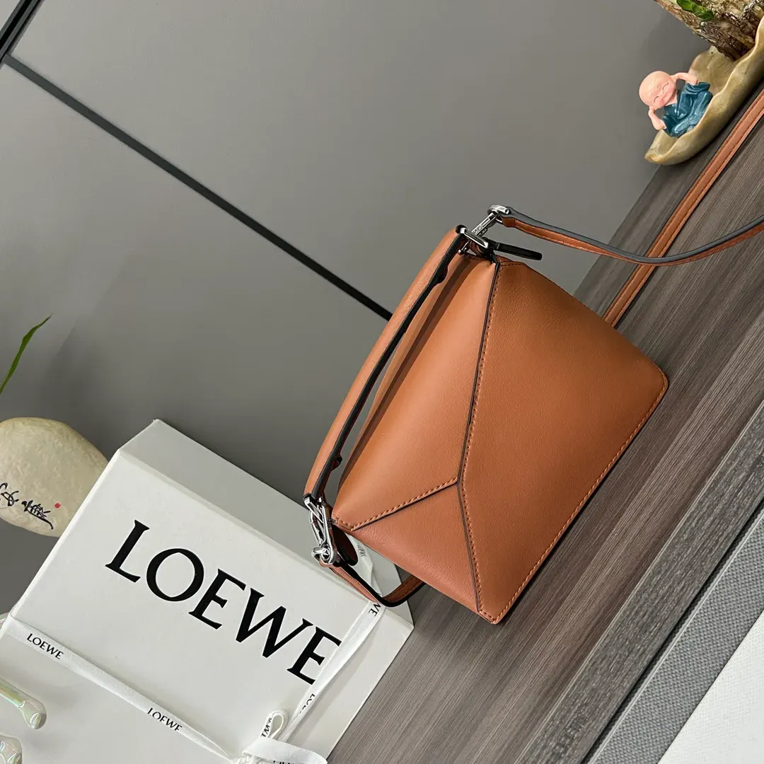 Классические Сумки Женские Loewe 1923803