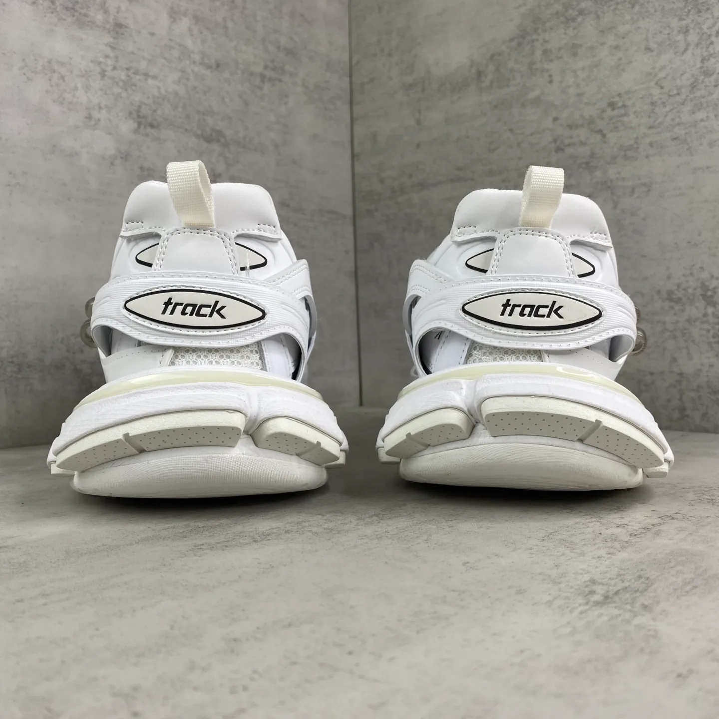 Кроссовки Женские Balenciaga 18743880