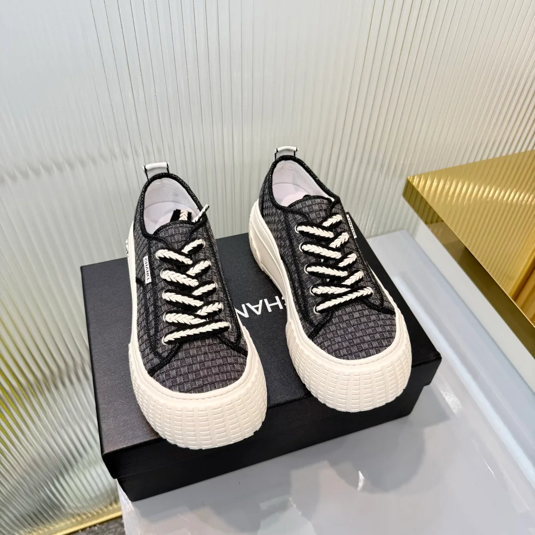 Кроссовки Женские Chanel 18366990