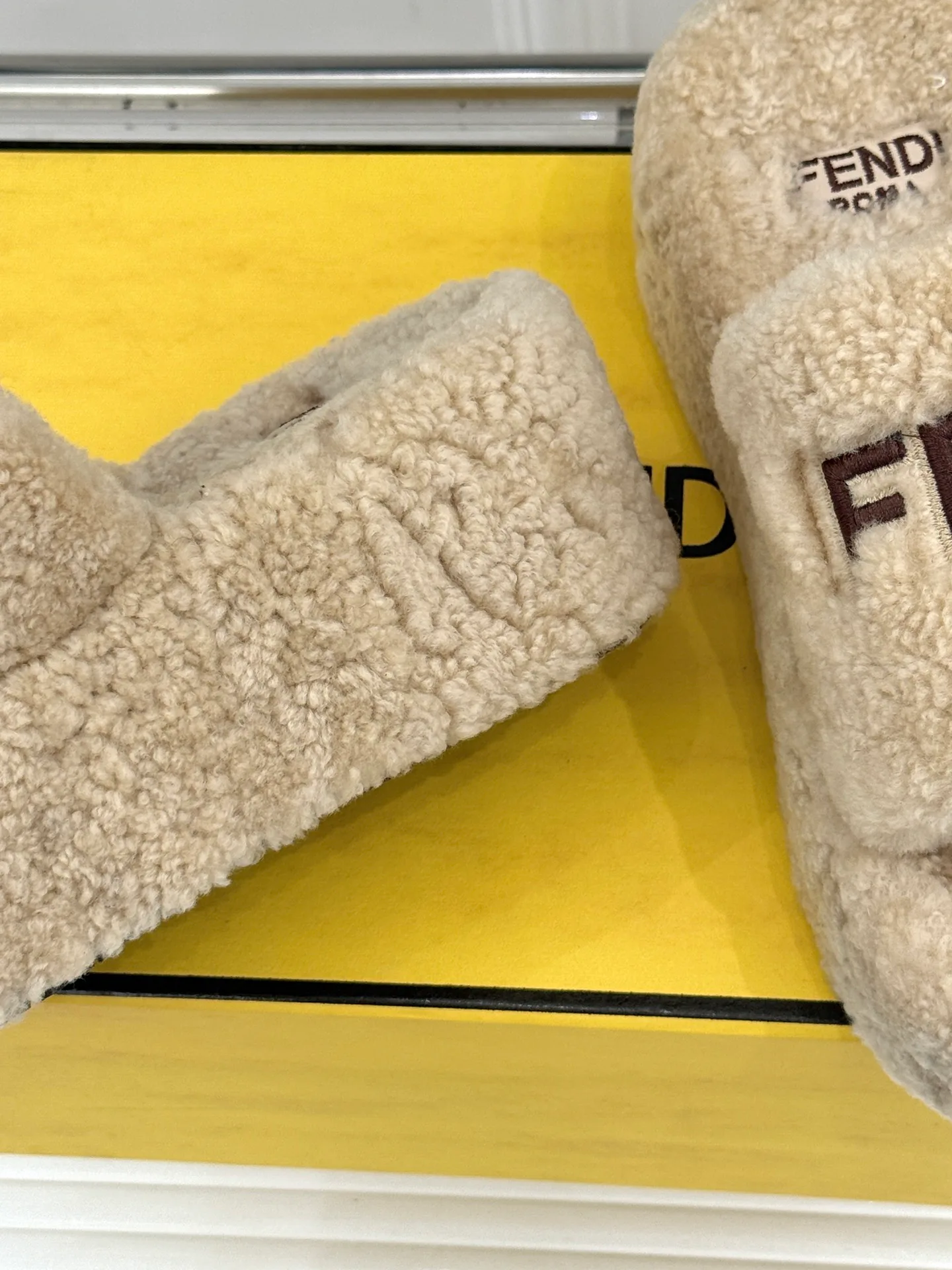 Тапочки Женские Fendi 18154669