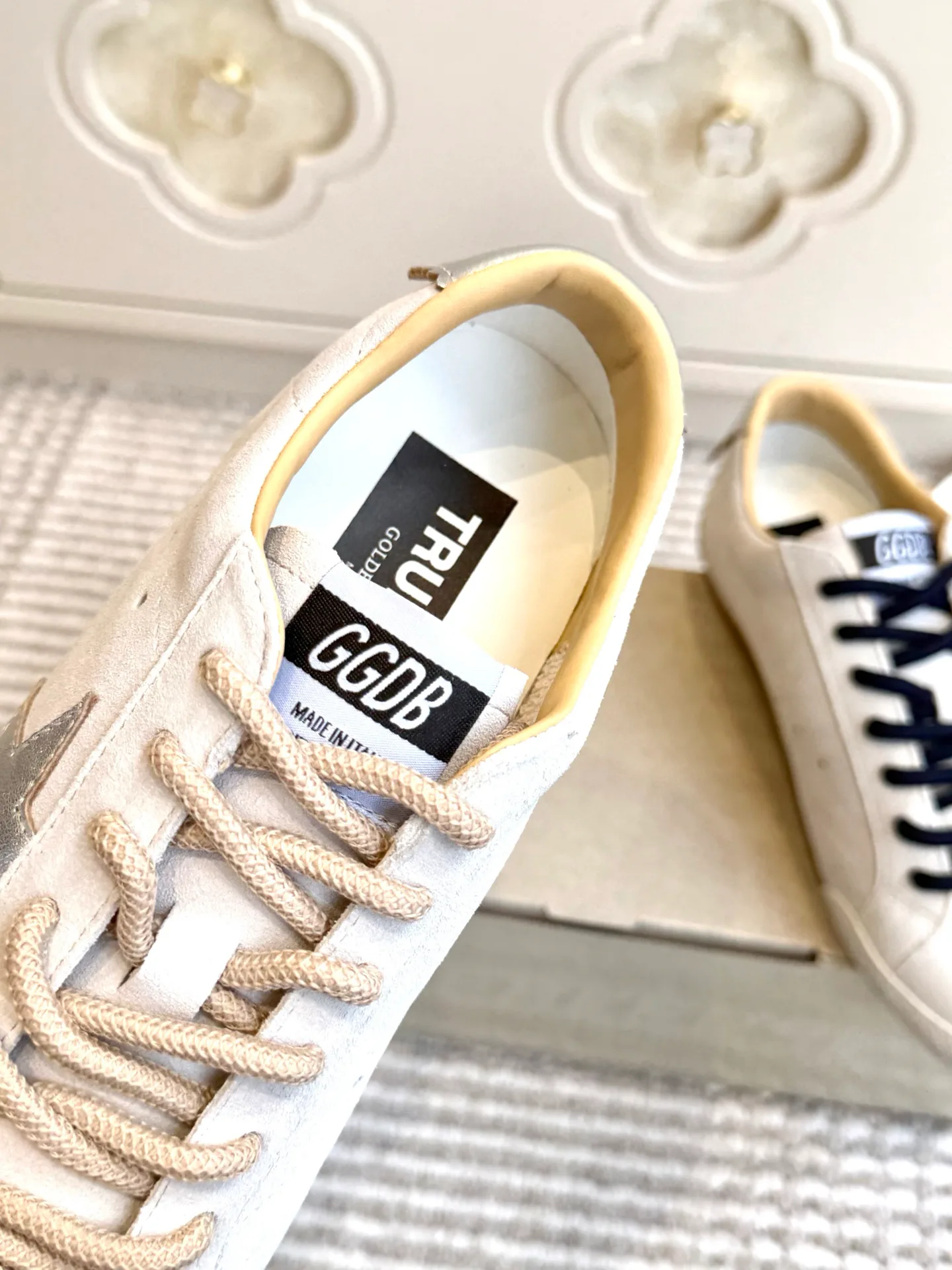 Кроссовки Женские Golden Goose 18360511