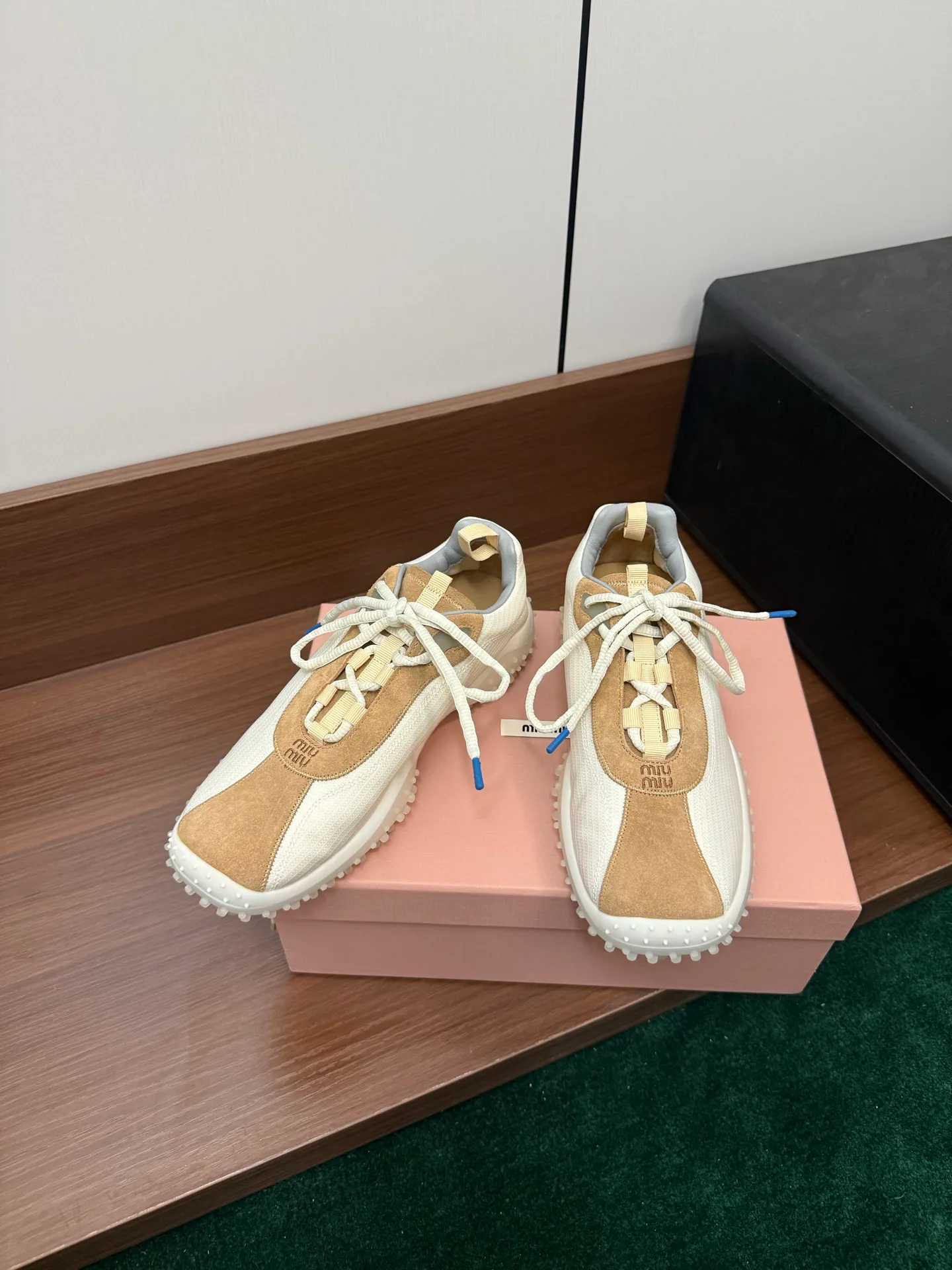 Кроссовки Женские Miu Miu 18042052