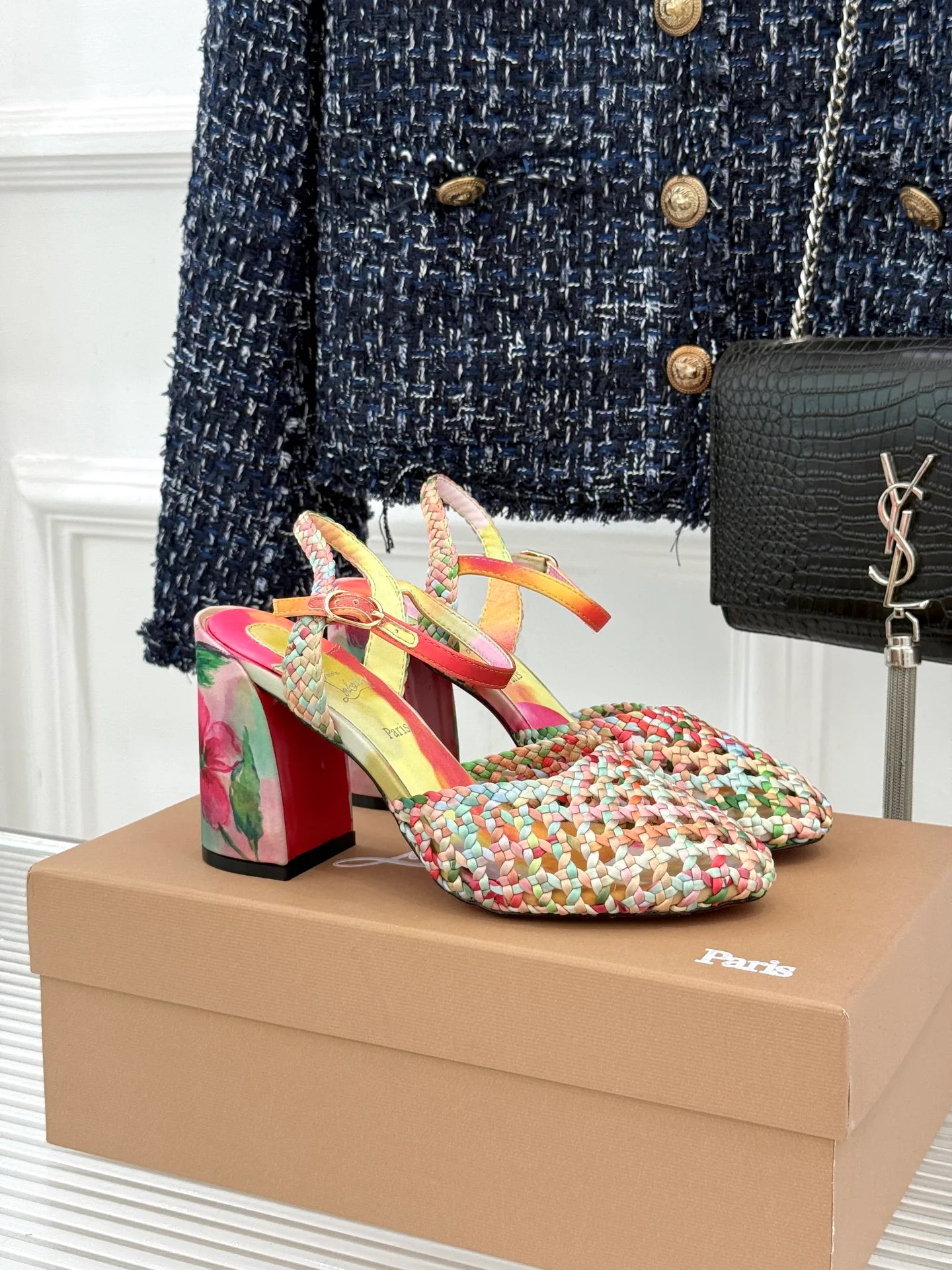 Босоножки Женские Christian Louboutin 19367924