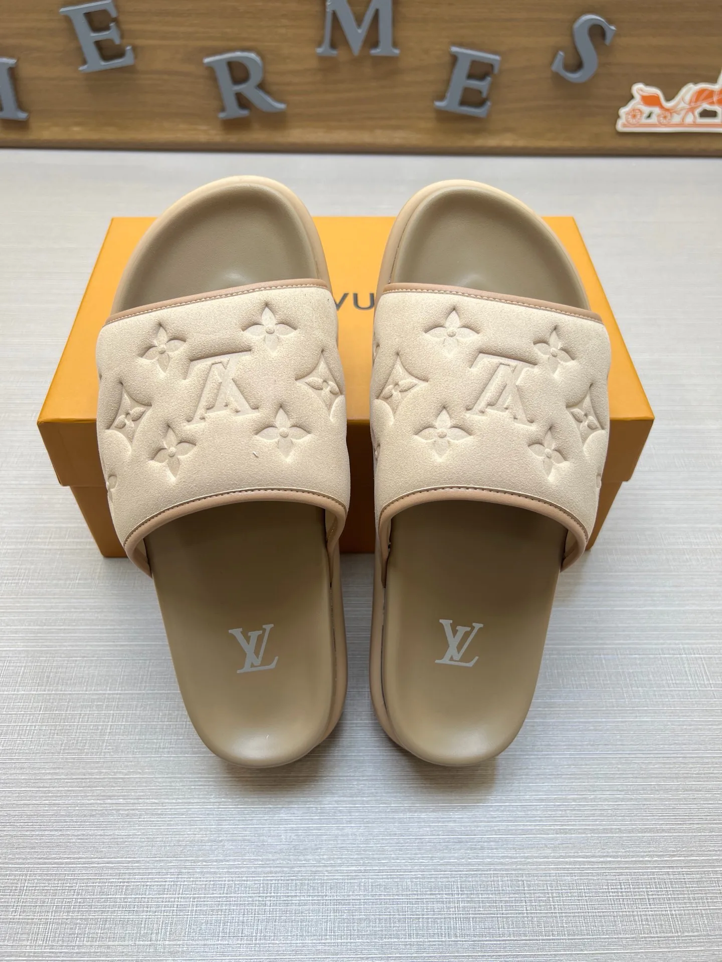 Шлепанцы Женские Louis Vuitton 18011811