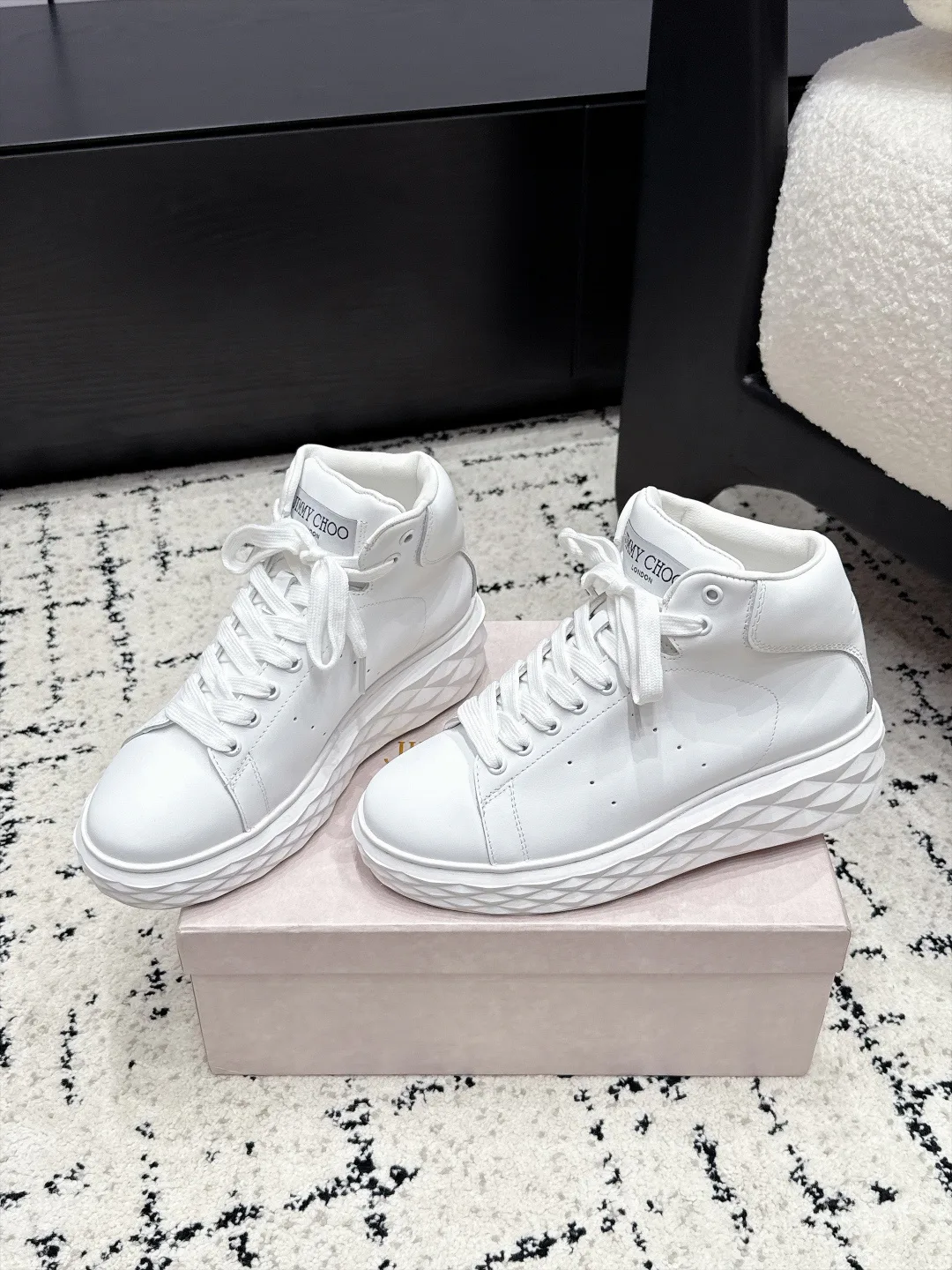 Кроссовки Женские Jimmy Choo 18125172