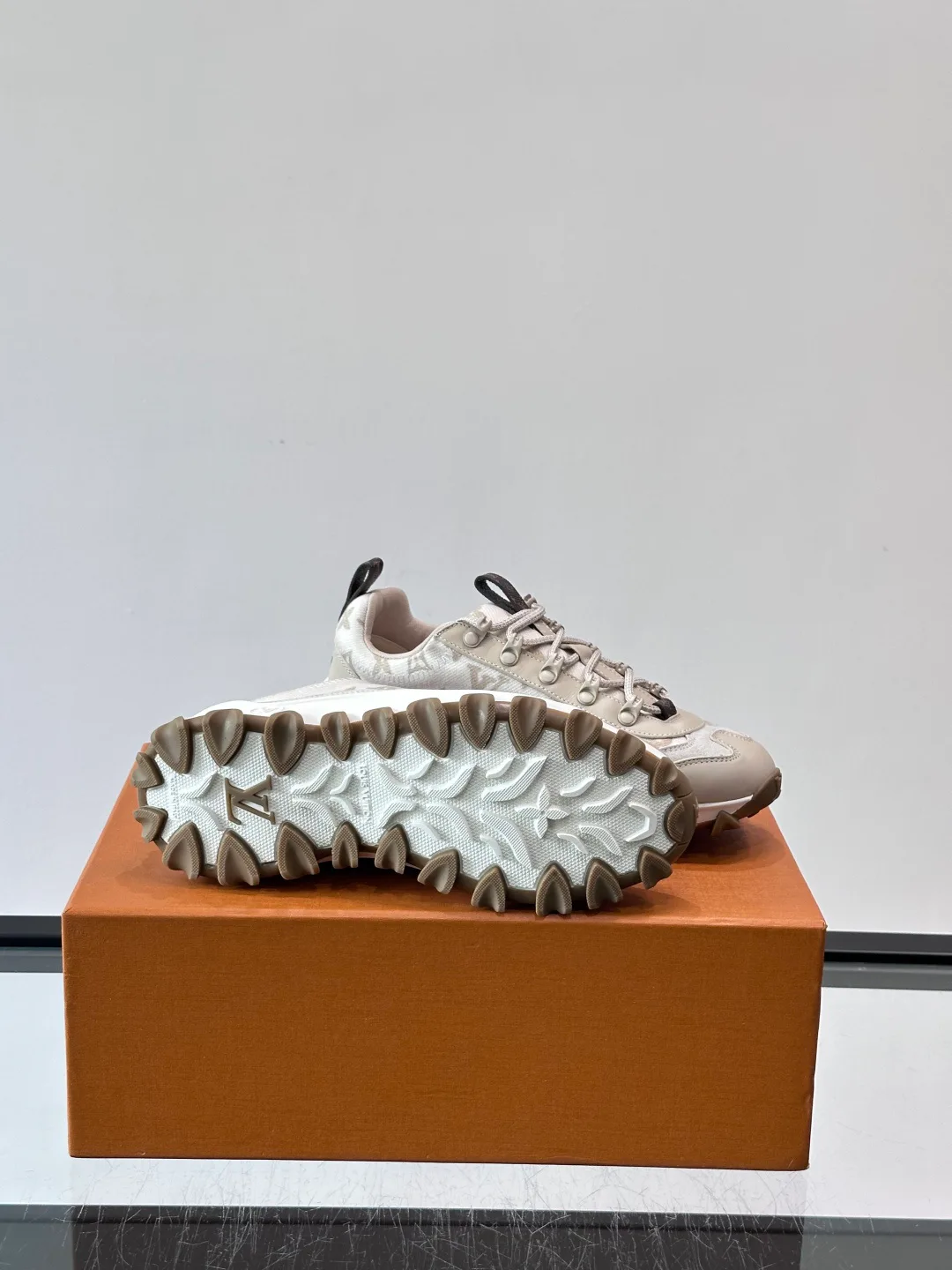 Кроссовки Женские Louis Vuitton 13580313