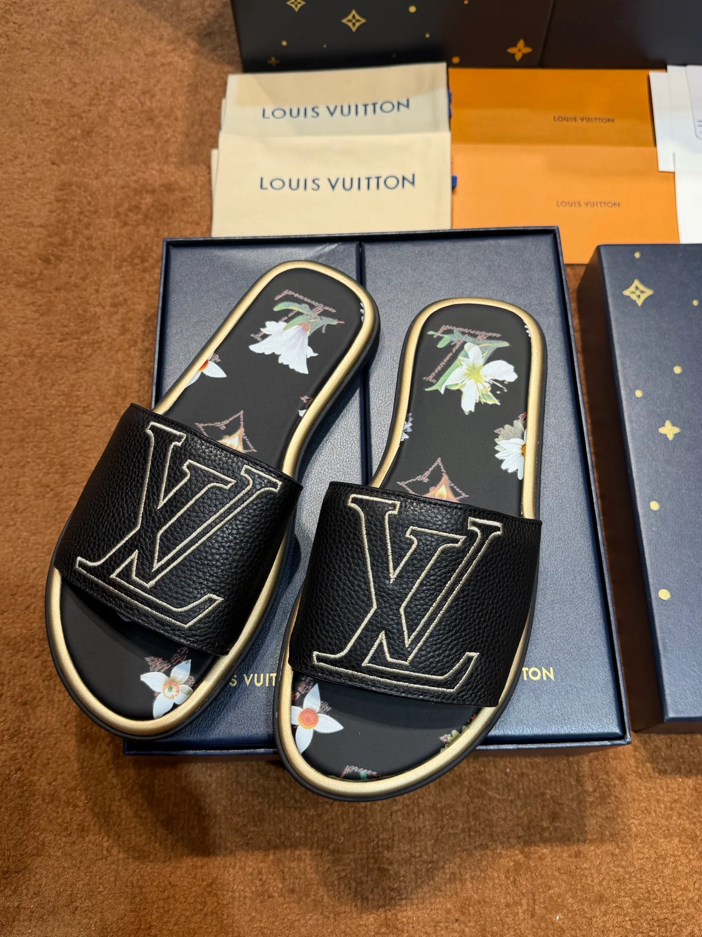 Шлепанцы Женские Louis Vuitton 17059504