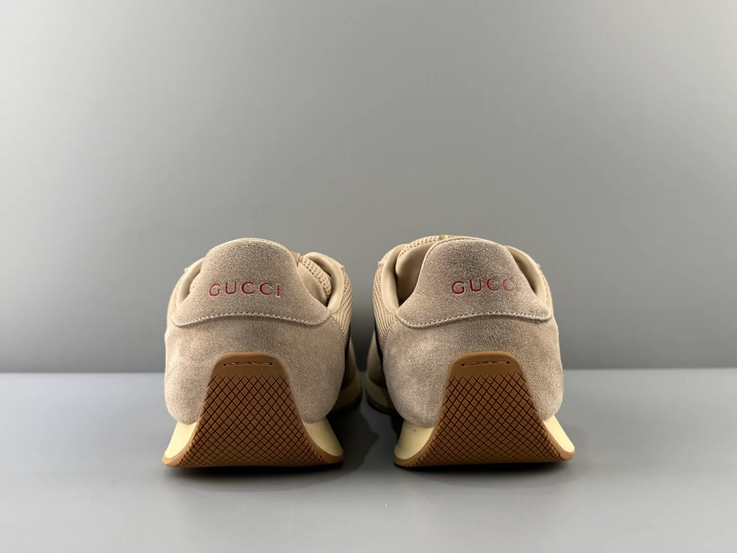 Кроссовки Женские Gucci 18583680