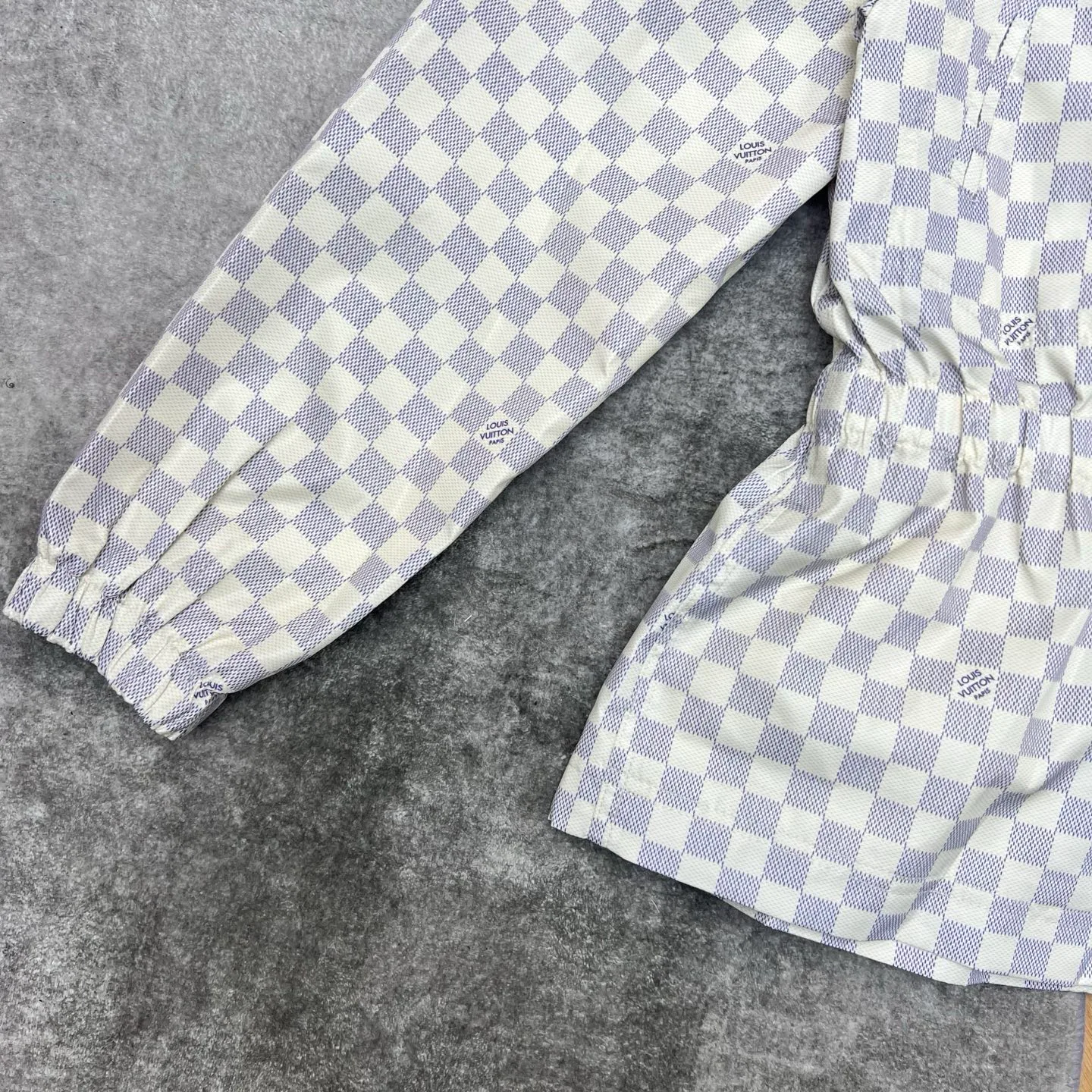 Куртки И Пуховики Женские Louis Vuitton 12592773