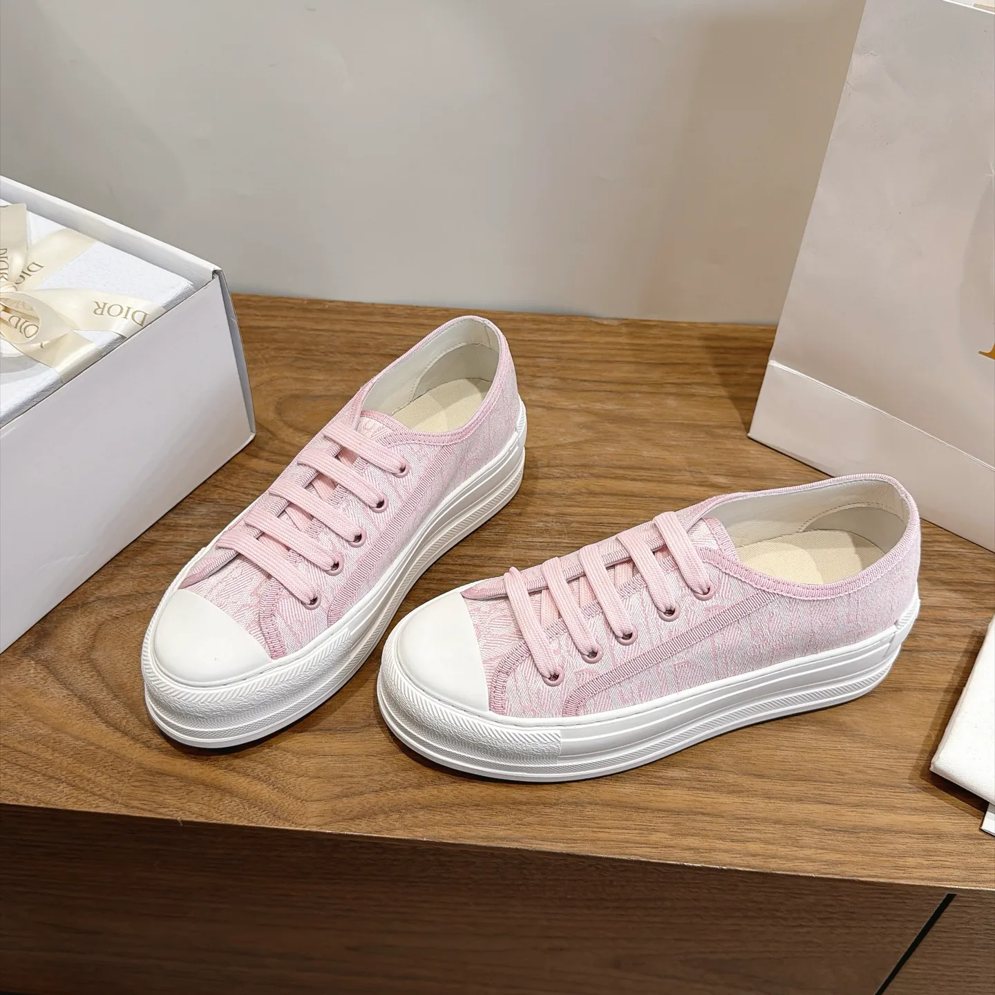 Кроссовки Женские Christian Dior 18034457
